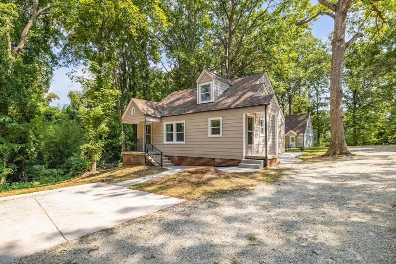 Quietude Place, Stylish 2 Bedroom House with Full Kitchen