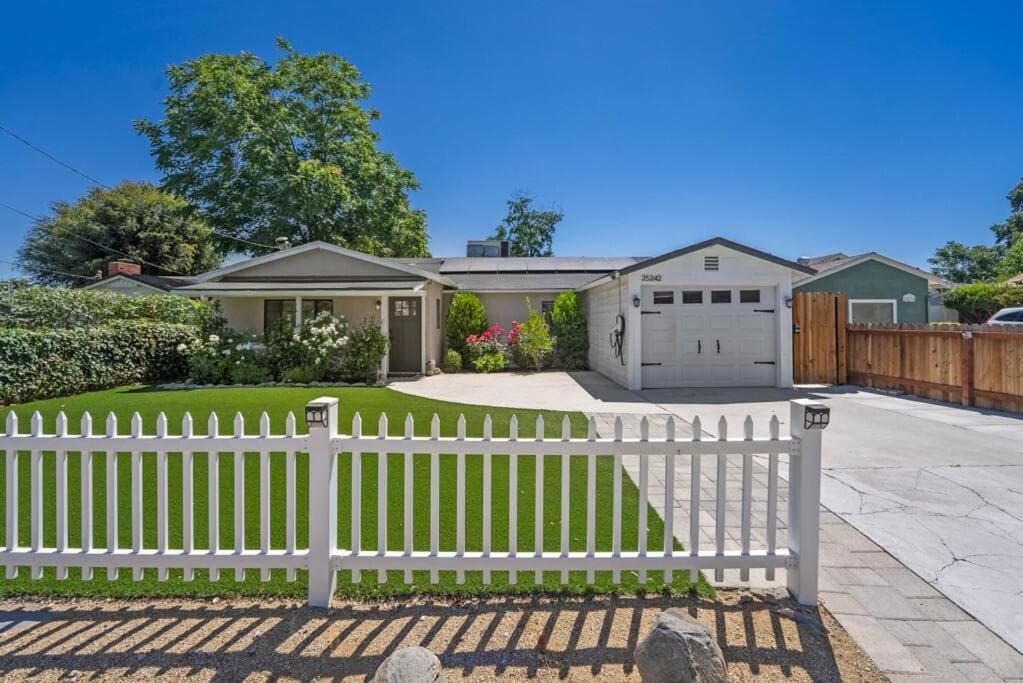 Magic Mountain 4 Bedroom 3 Bath Escape Modern Home
