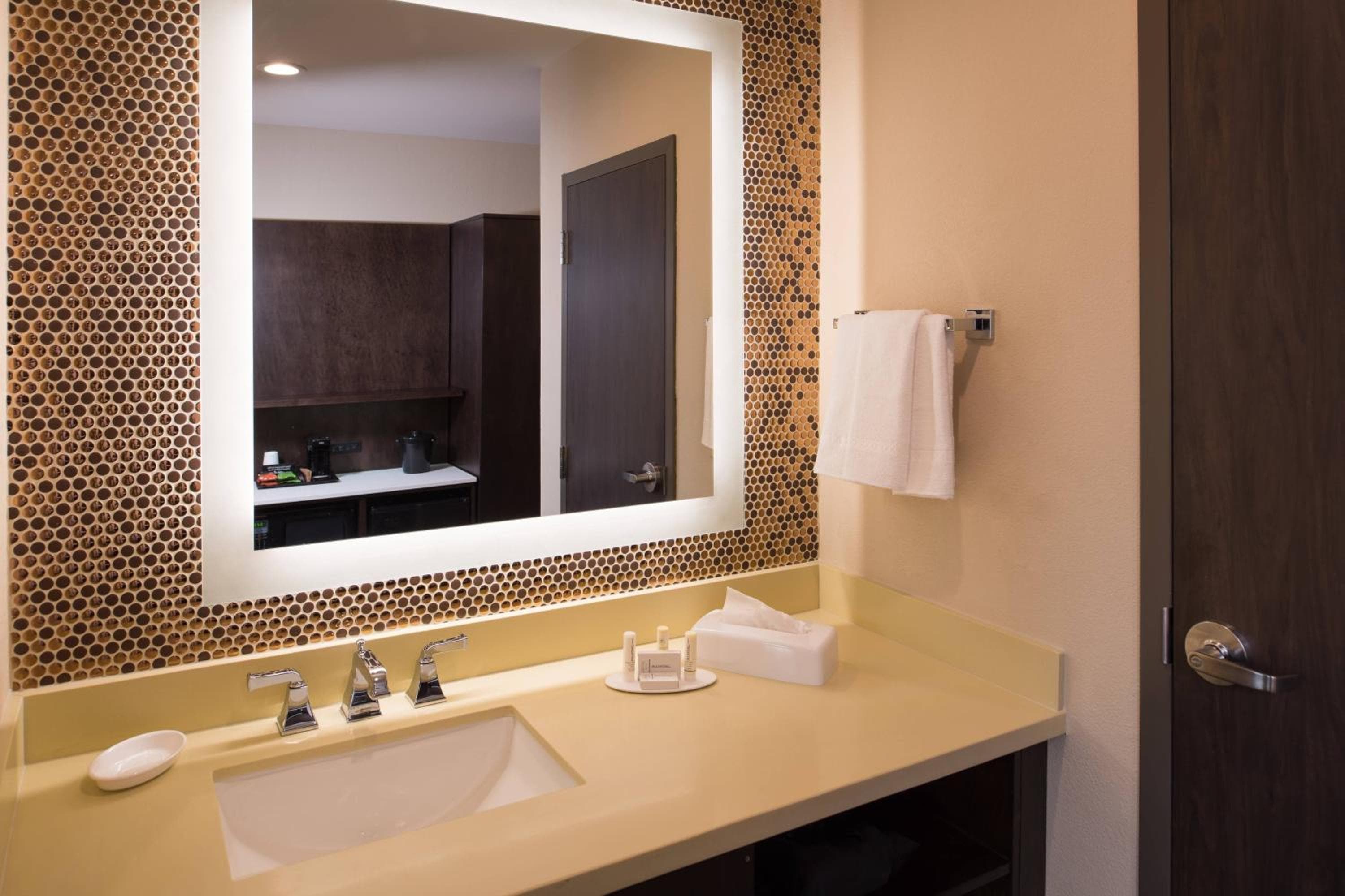 Fairfield by Marriott Inn & Suites New Orleans Downtown French Quarter Area