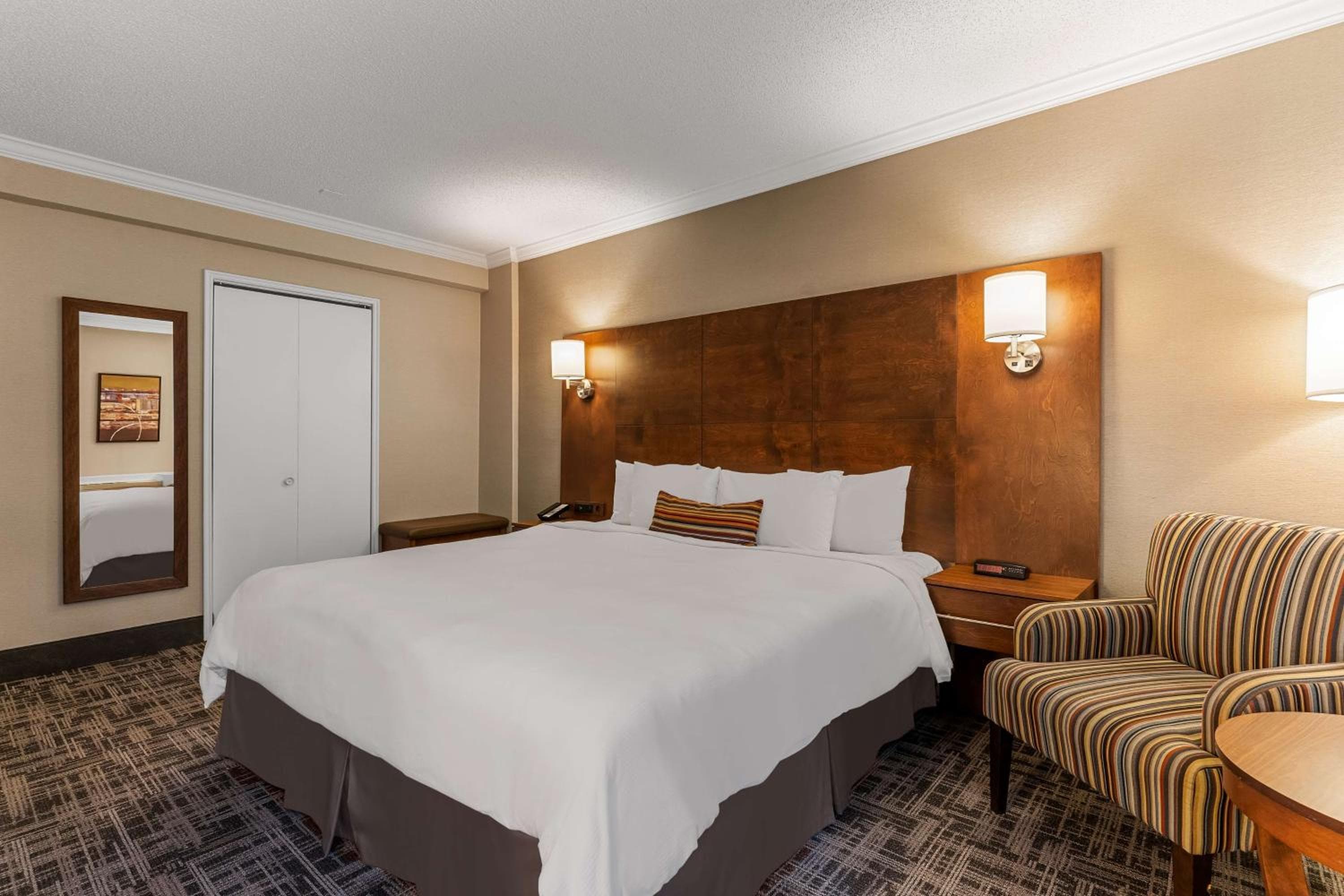 Best Western Ville-Marie Montreal Hotel & Suites