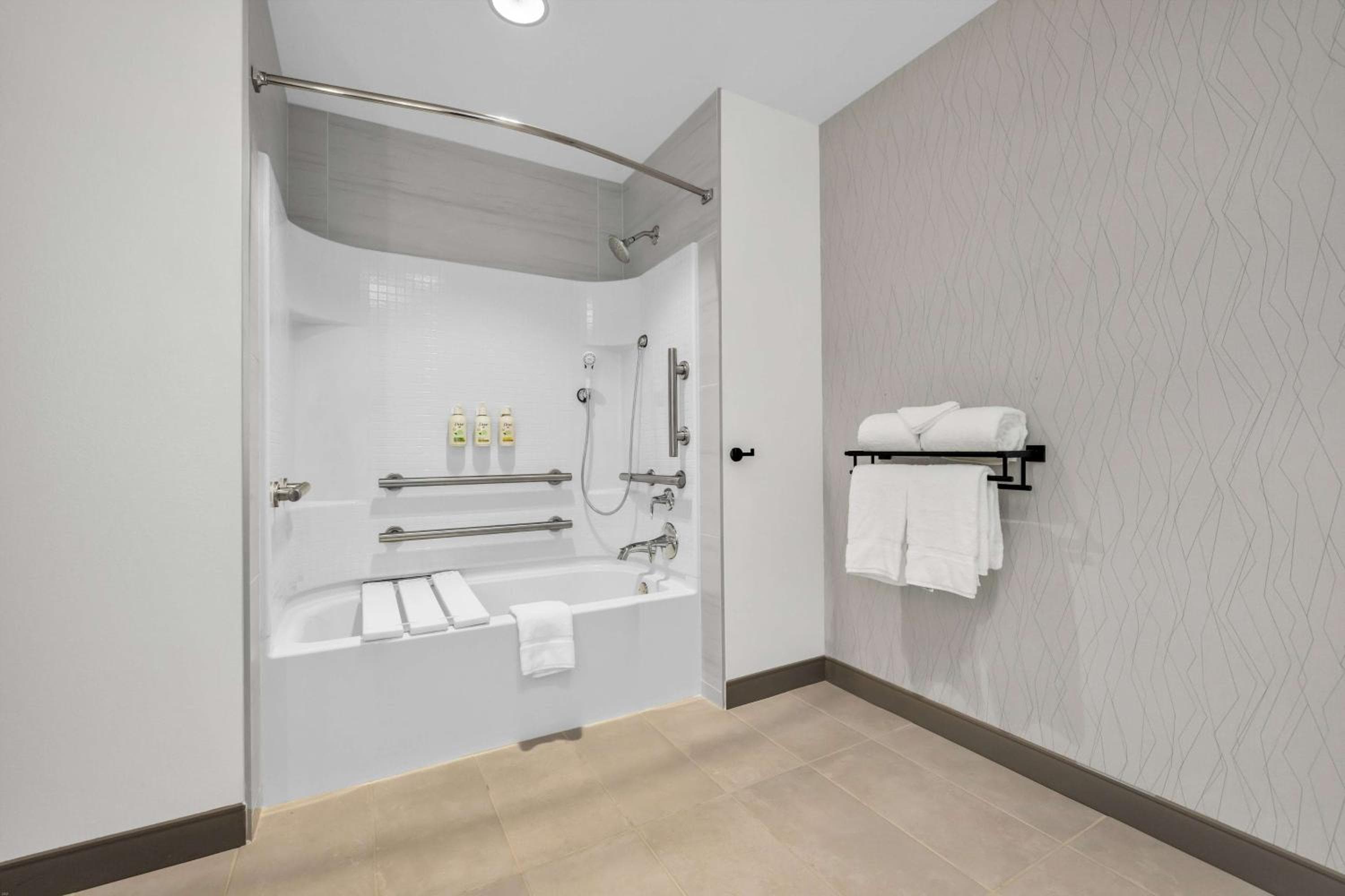 La Quinta Inn & Suites by Wyndham San Jose Airport-Downtown
