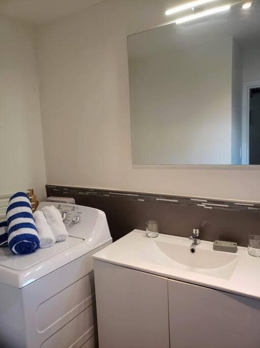 Convenient Studio Apt Near Airport, Beaches & Food