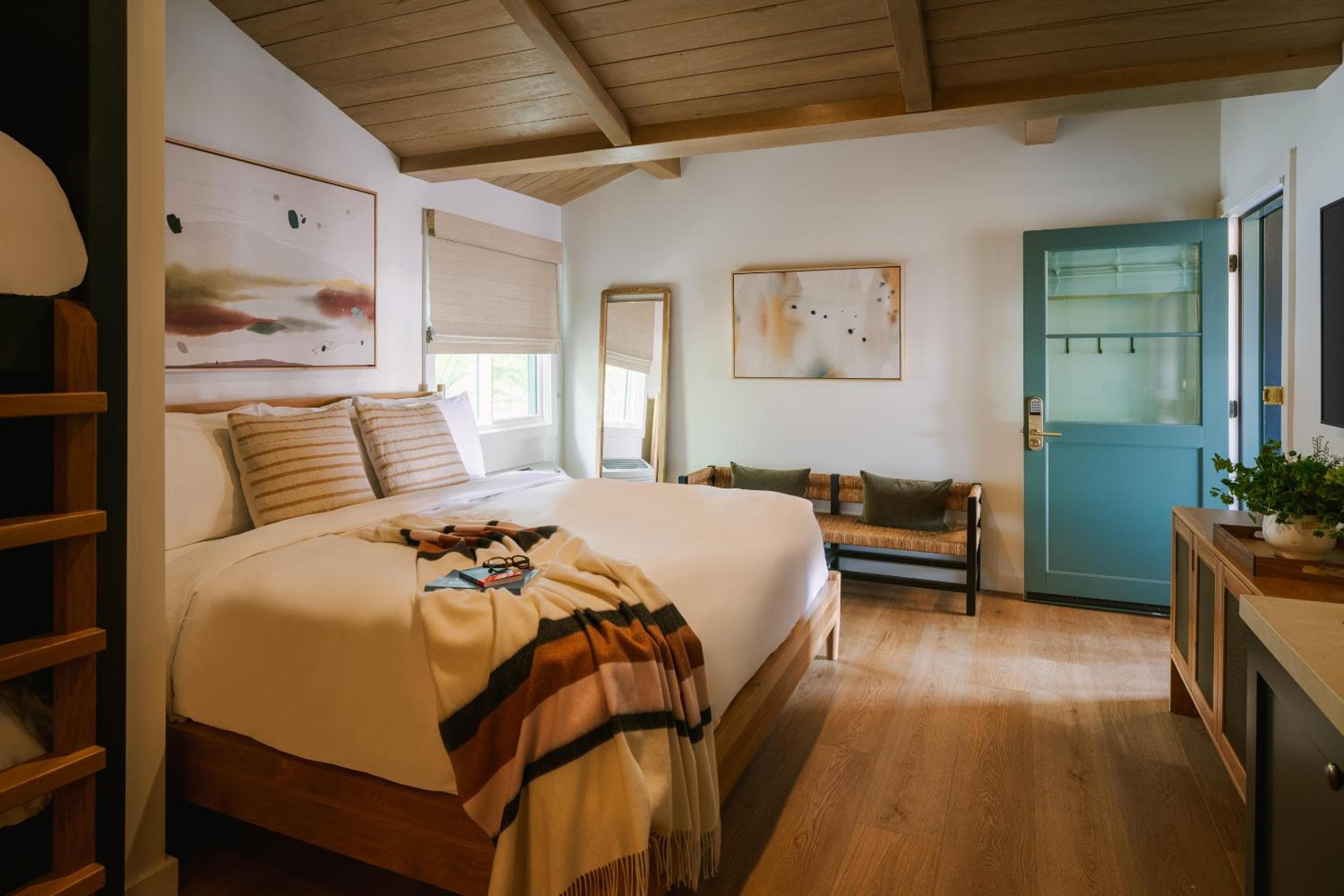 Woods Cove Inn