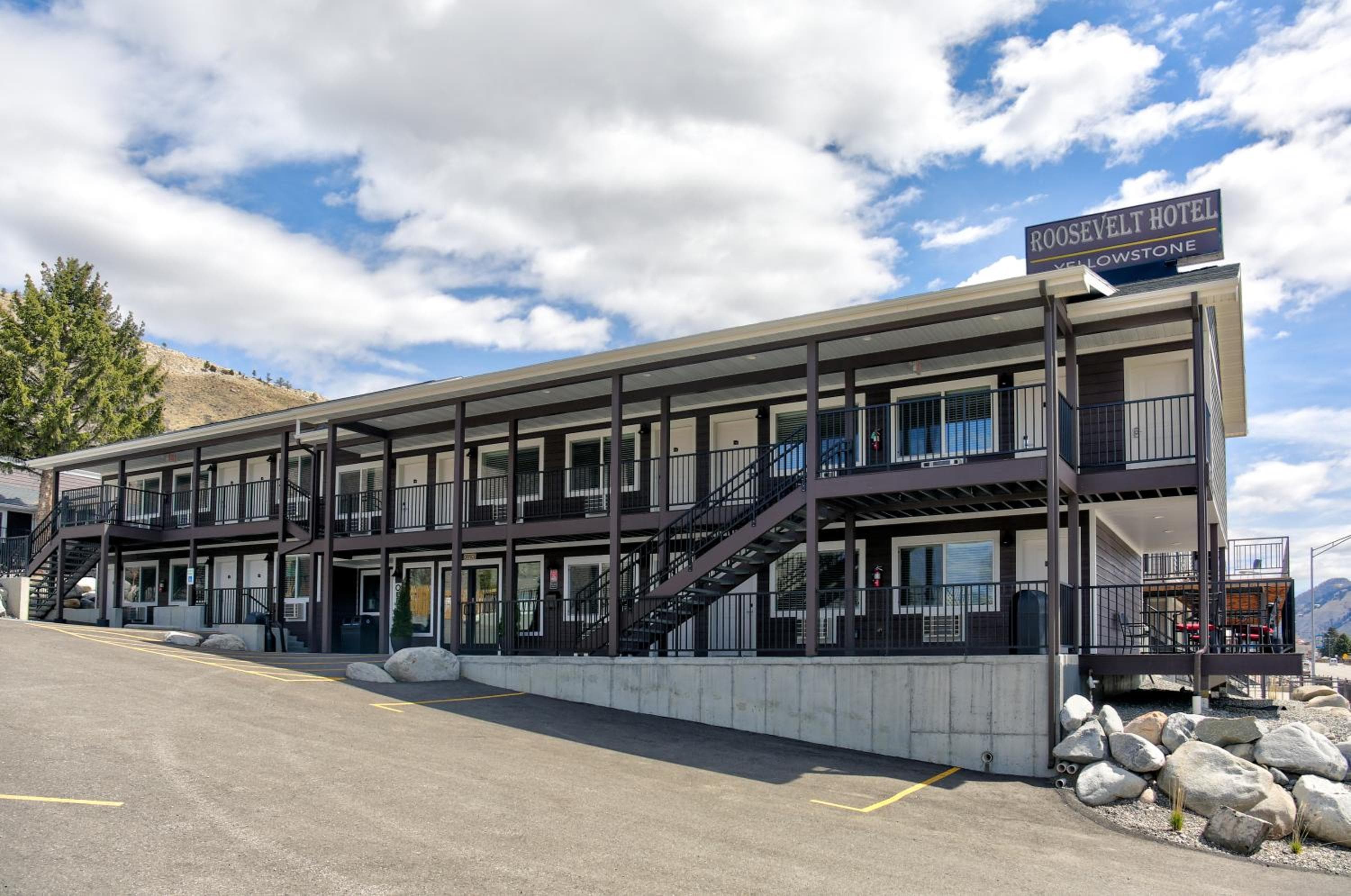 Roosevelt Hotel & Cabins - Yellowstone