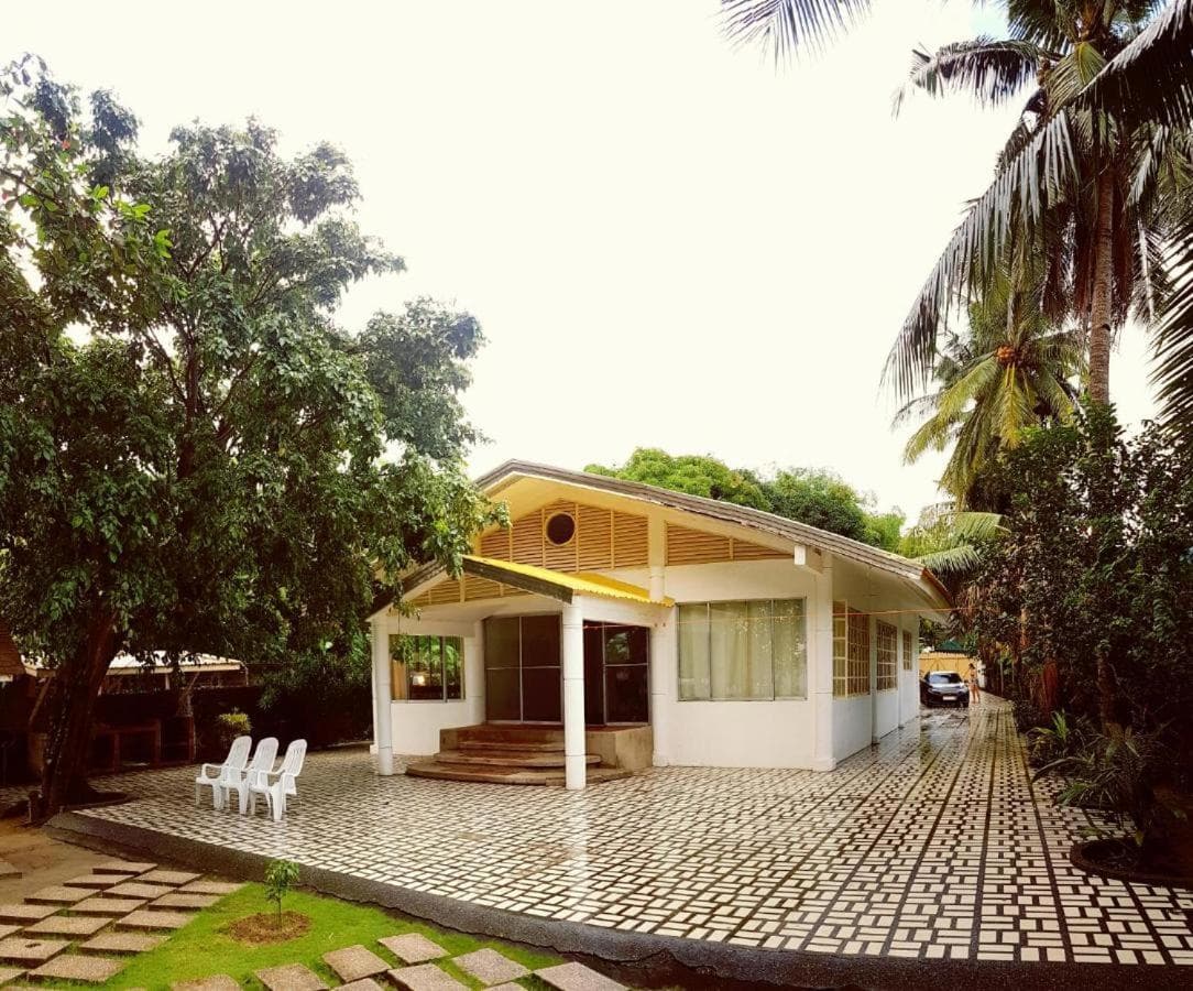 White House, Batangas