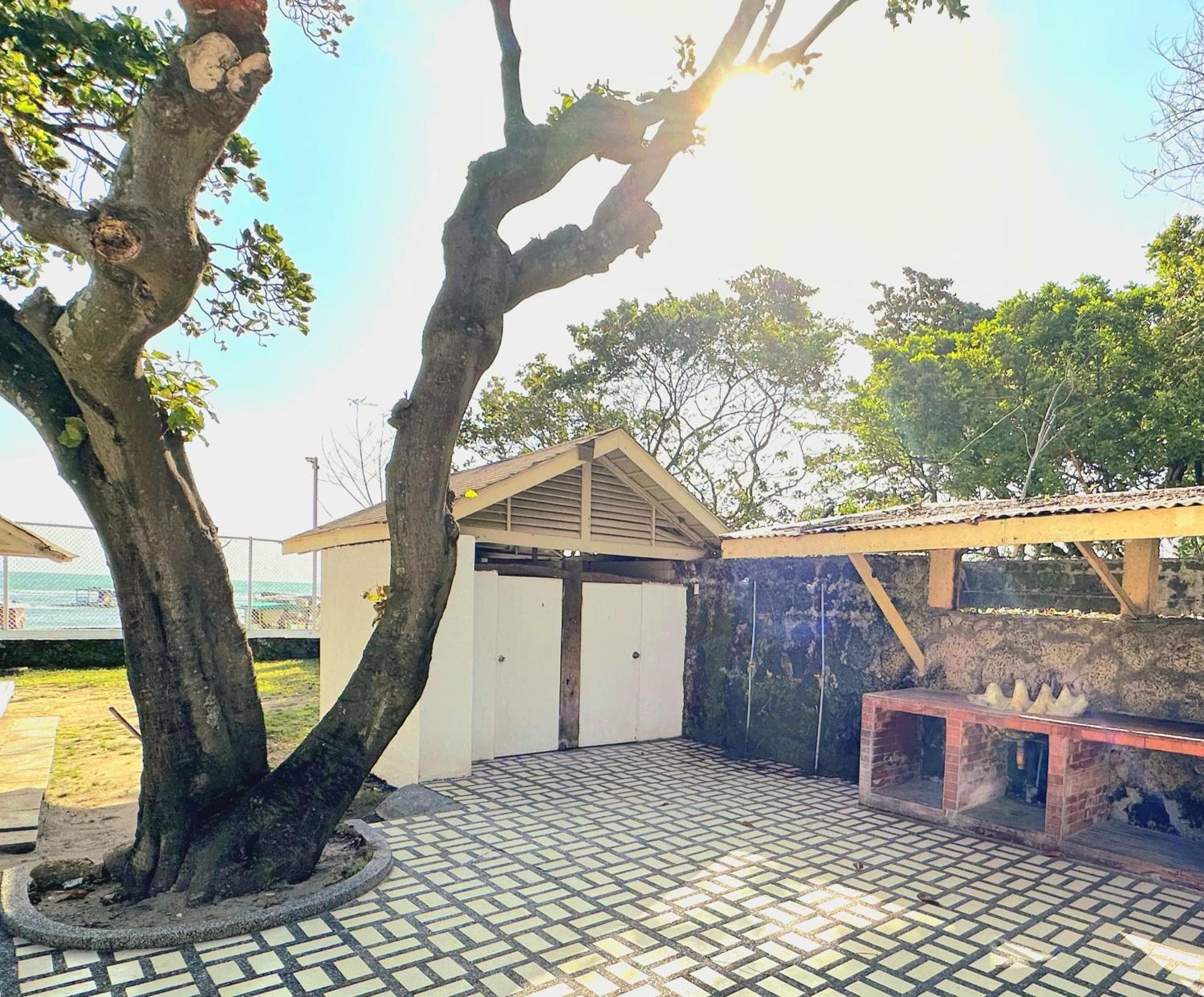 White House, Batangas