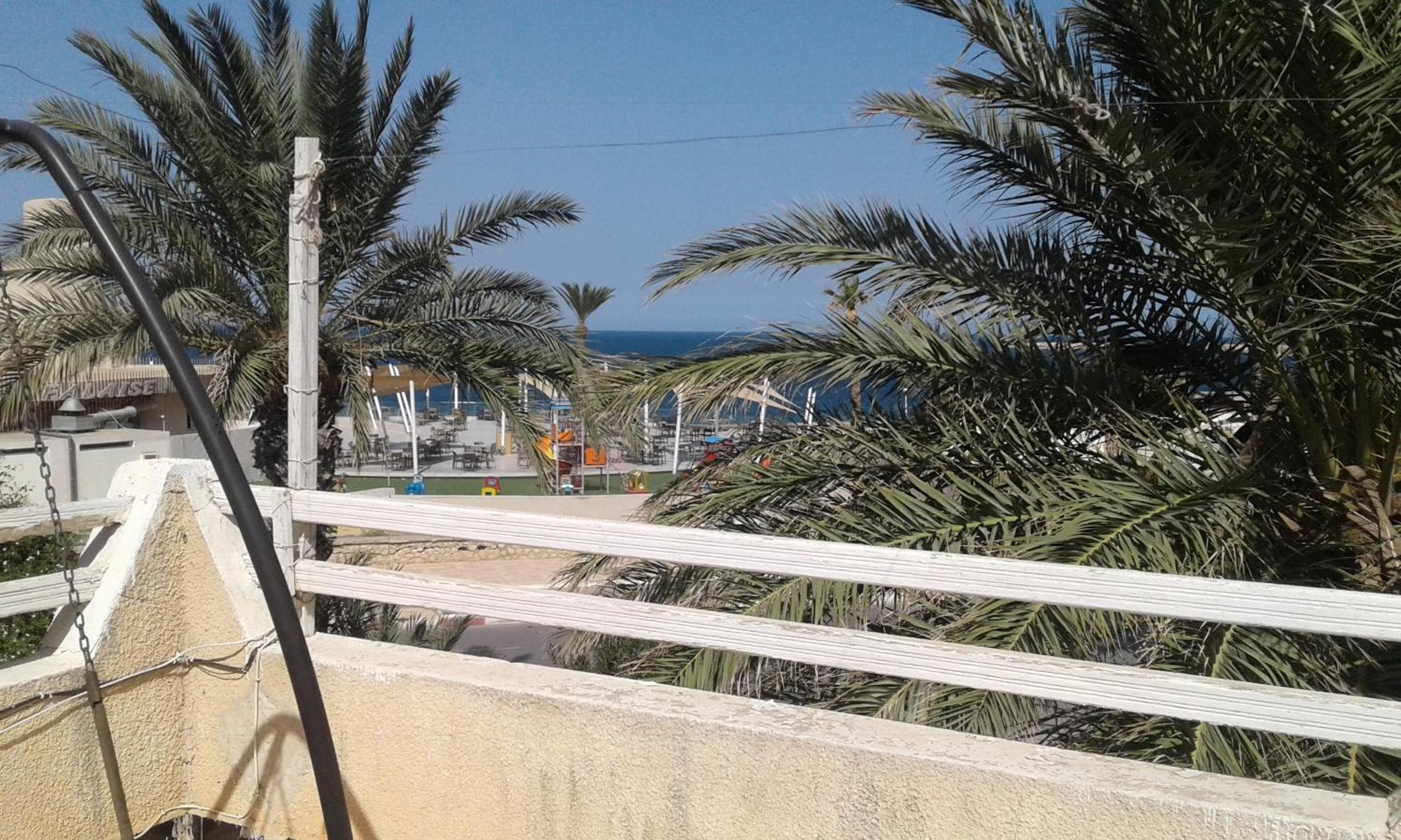 Duplex pied dans l'eau avec magnifique vue sur mer