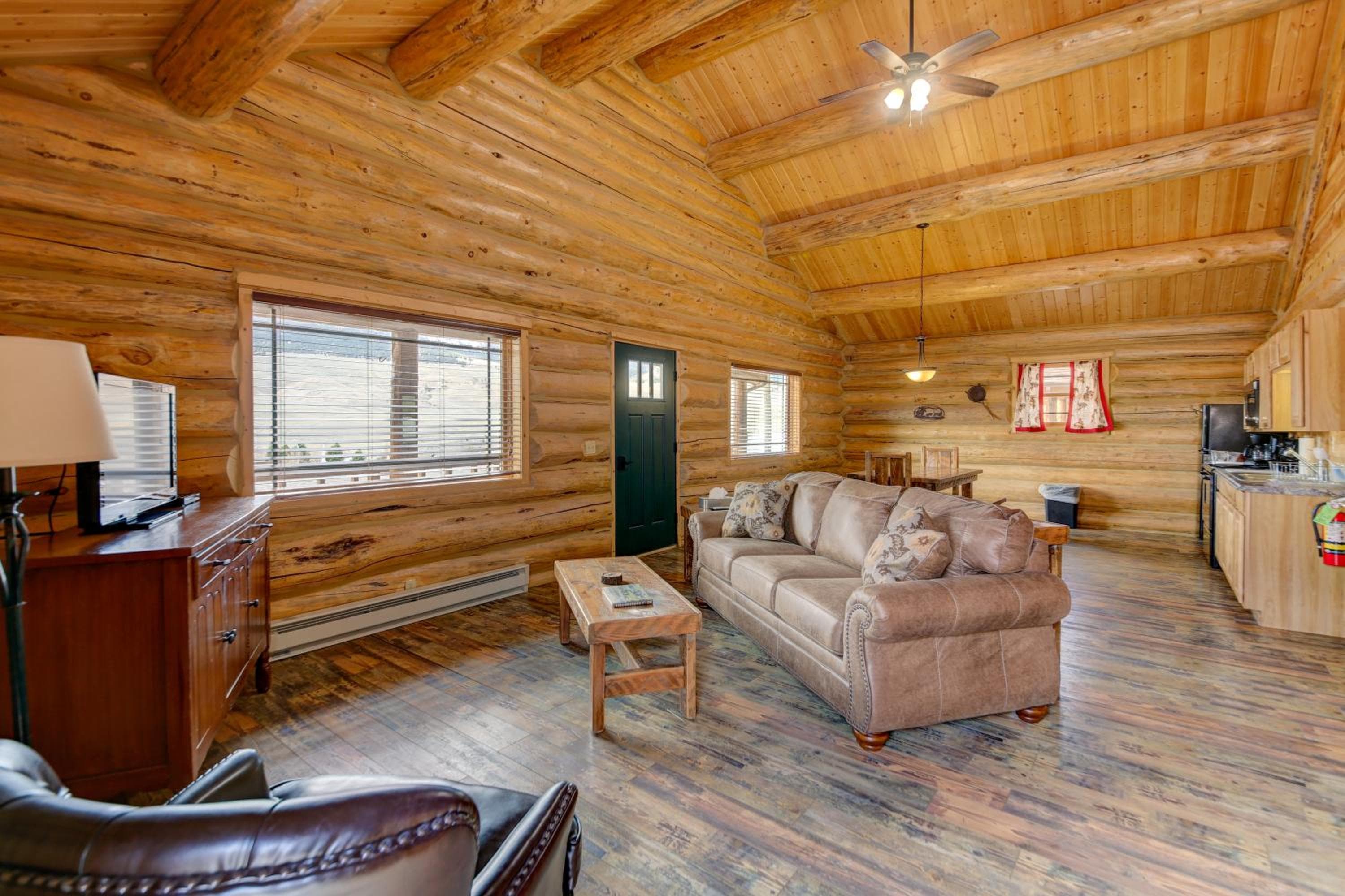 Roosevelt Hotel & Cabins - Yellowstone