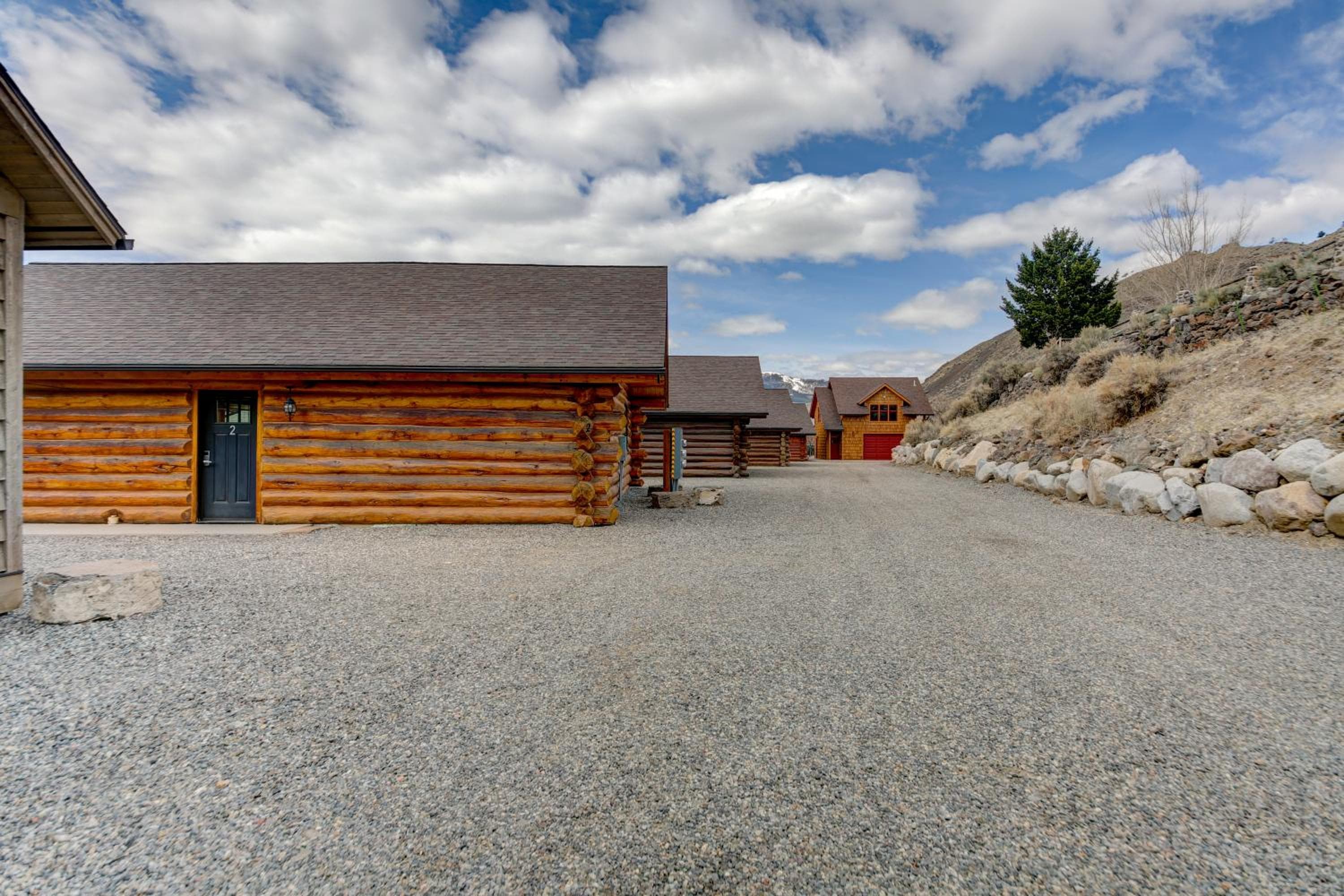 Roosevelt Hotel & Cabins - Yellowstone