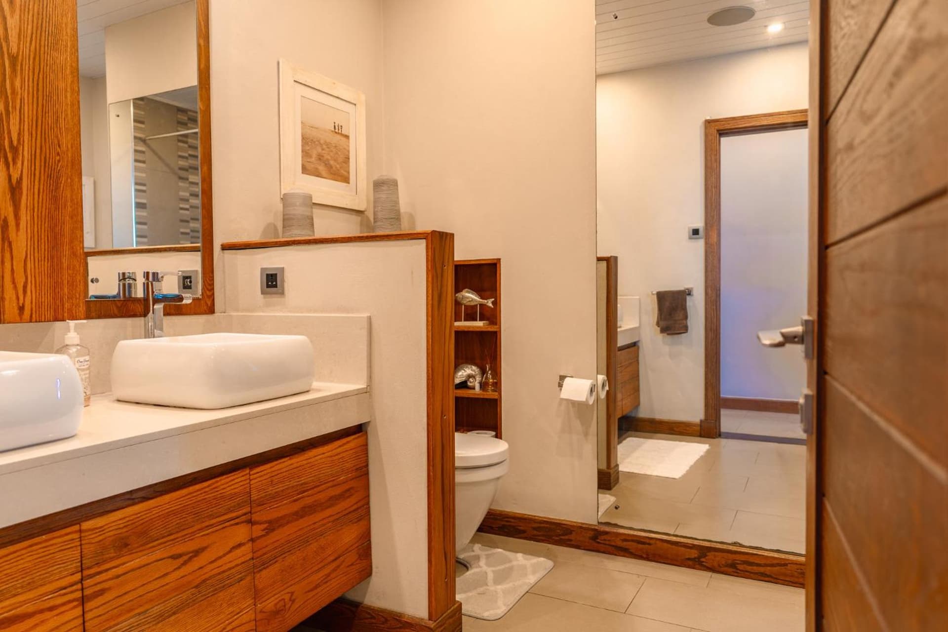 Beachfront Luxurious Stunning Sunset Boulevard Apartment, Grand Baie
