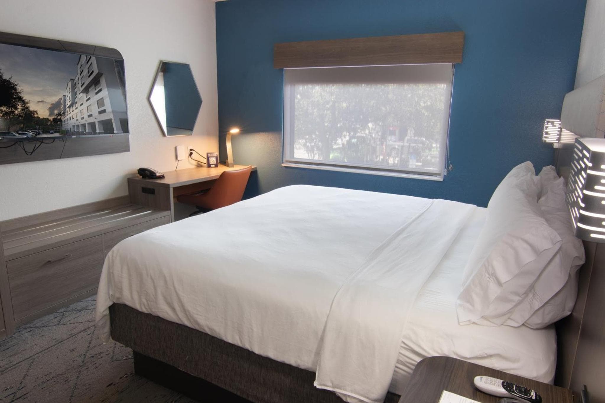 Holiday Inn Express and Suites Fort Lauderdale Airport West by IHG