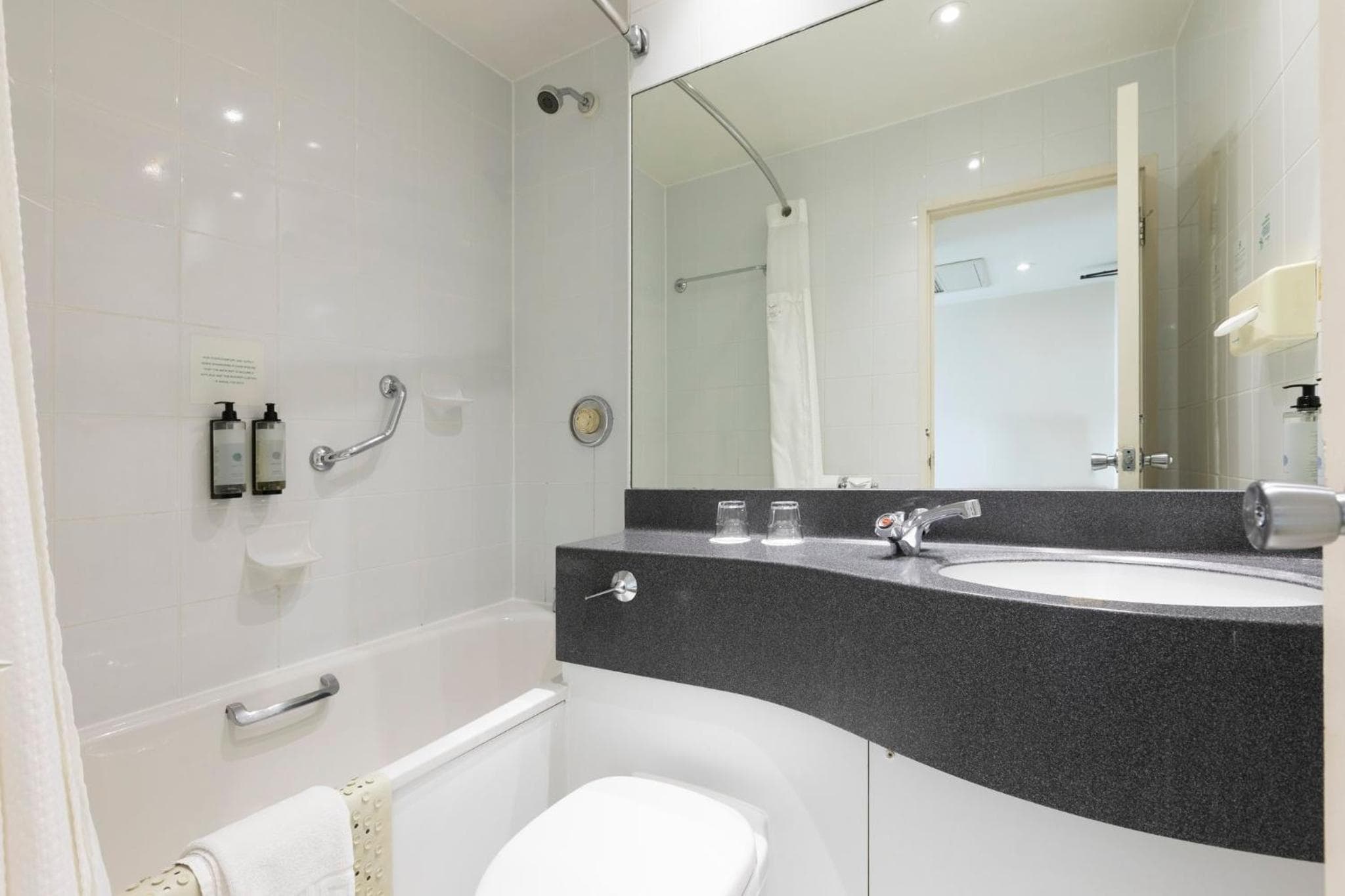 Holiday Inn Cardiff City Centre by IHG