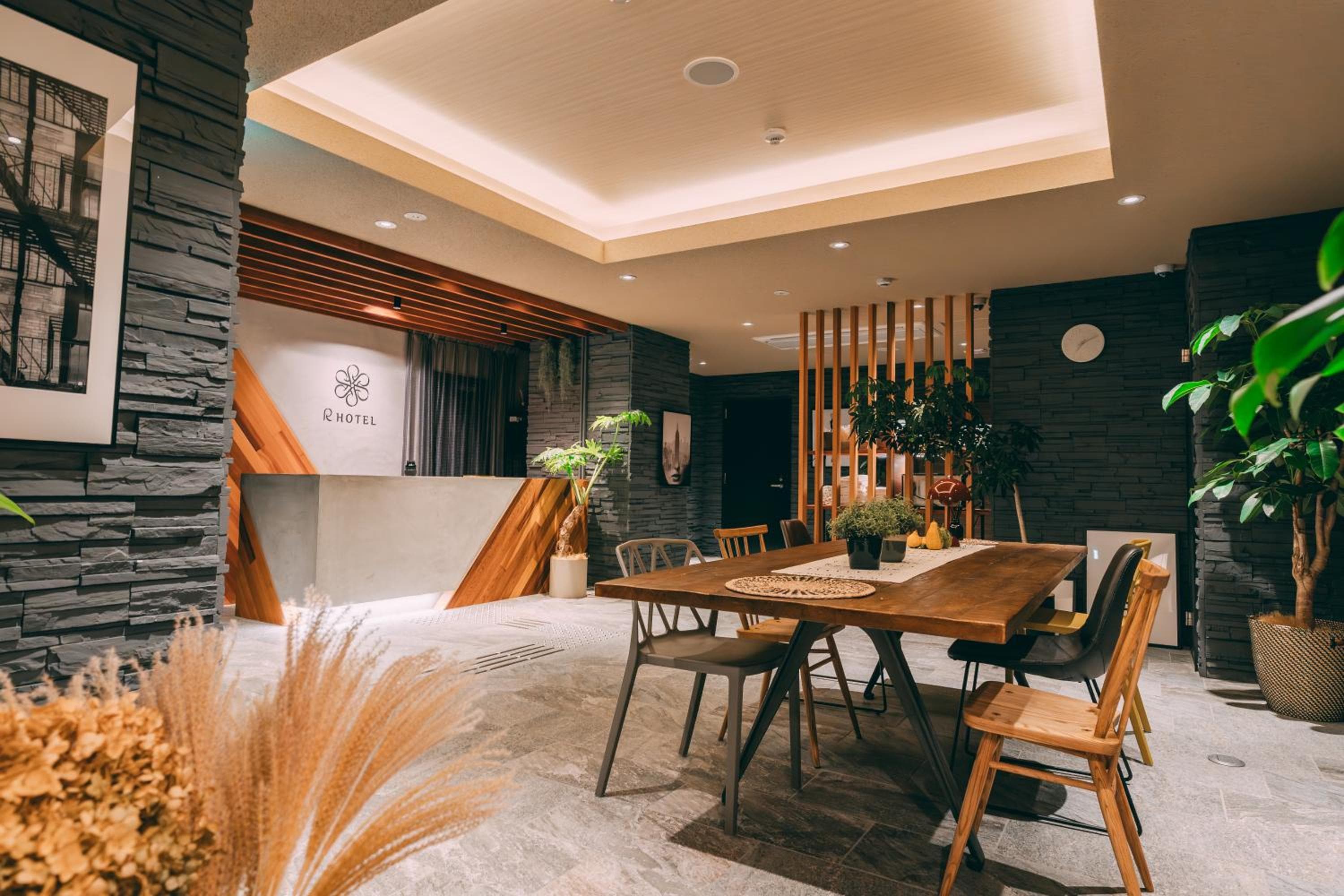 R Hotel Honmachi