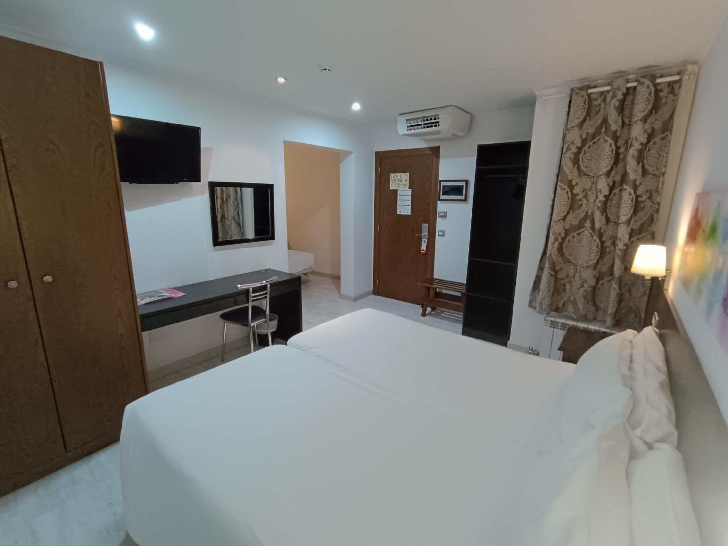 Aston Hotel