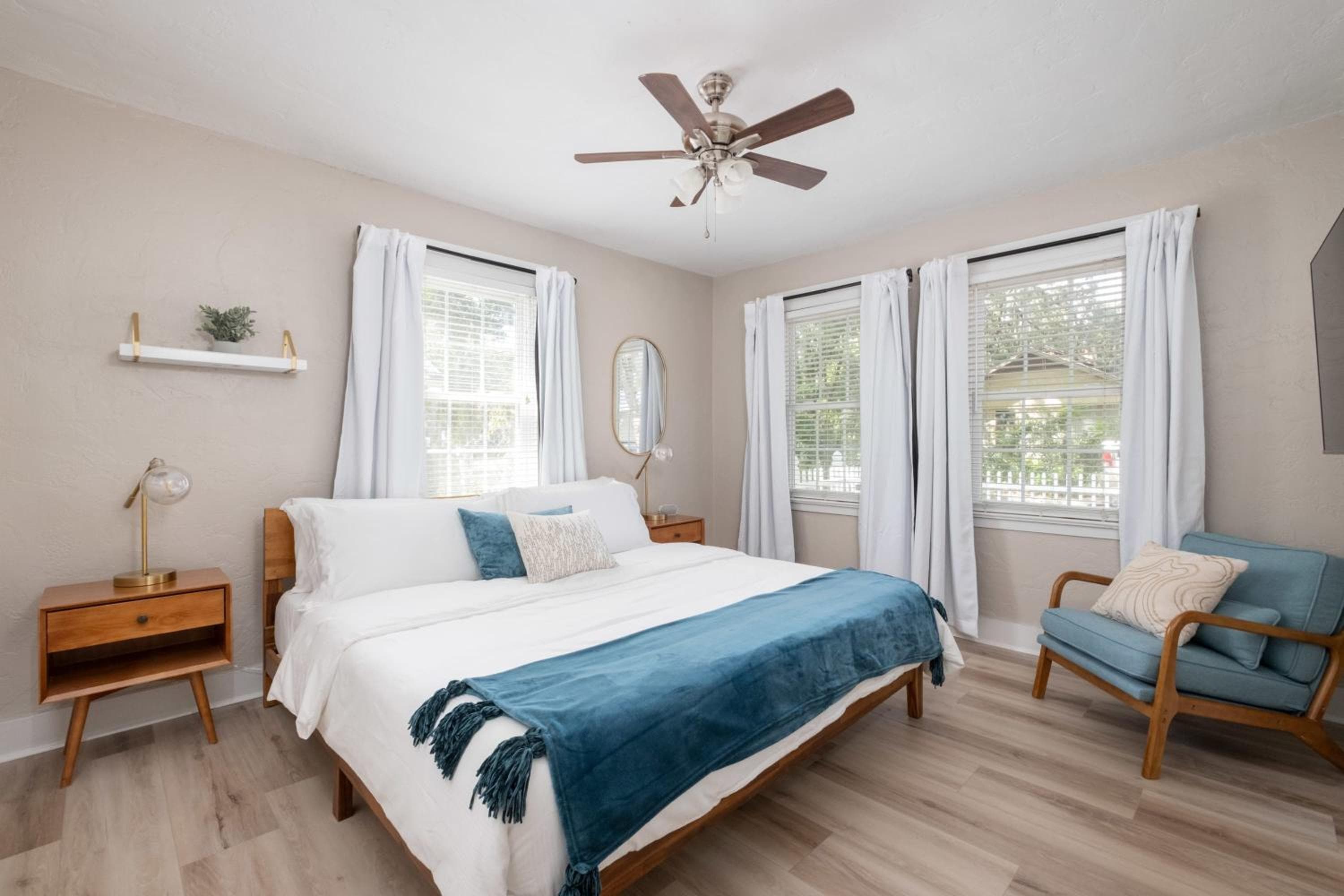 1 Mile to UF & 5 Min Walk Downtown Pet Friendly