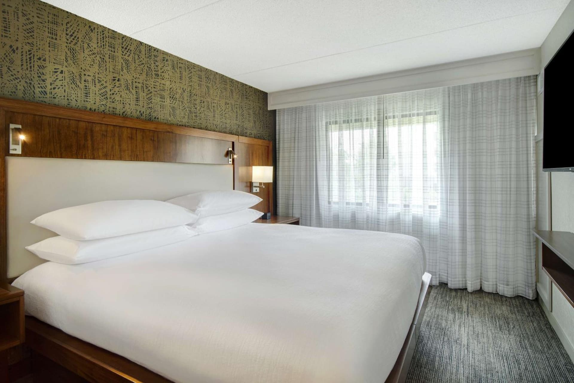 Embassy Suites by Hilton Detroit Metro Airport