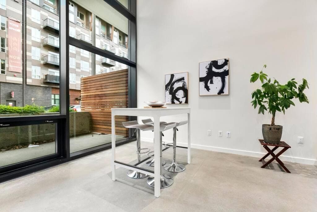 Urban Loft, Redmond Core - 92 Walkscore!