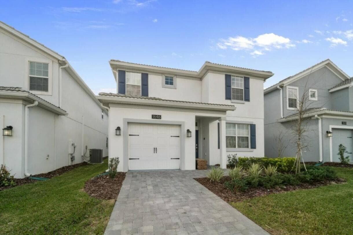 Lovely 5BR5BA Home with Private Pool CG1646