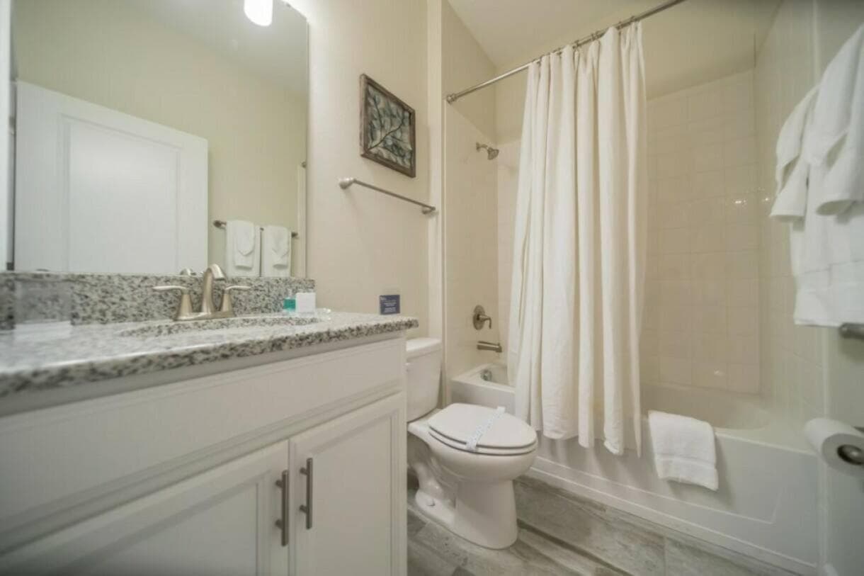 Lovely 5BR5BA Home with Private Pool CG1646
