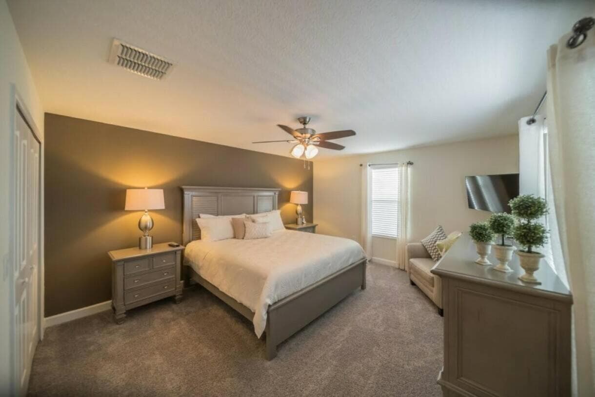 Lovely 5BR5BA Home with Private Pool CG1646