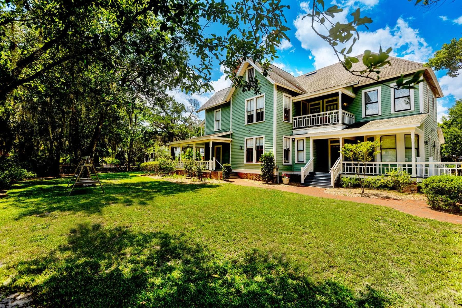 Southern Charm in the Camellia Rose Inn
