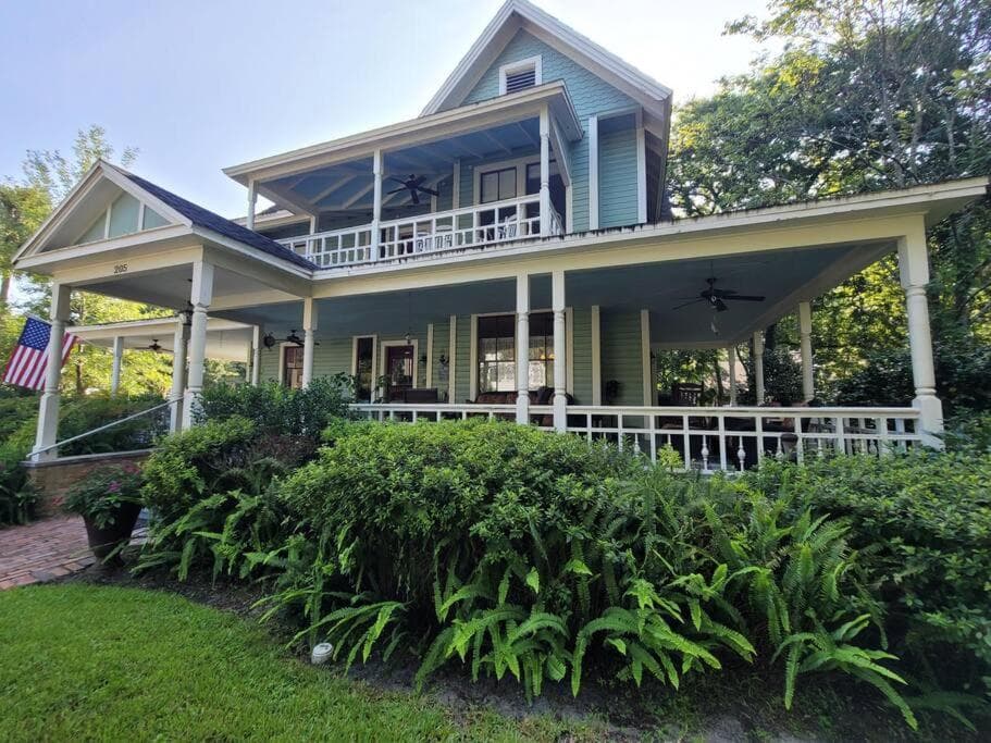 Southern Charm in the Camellia Rose Inn