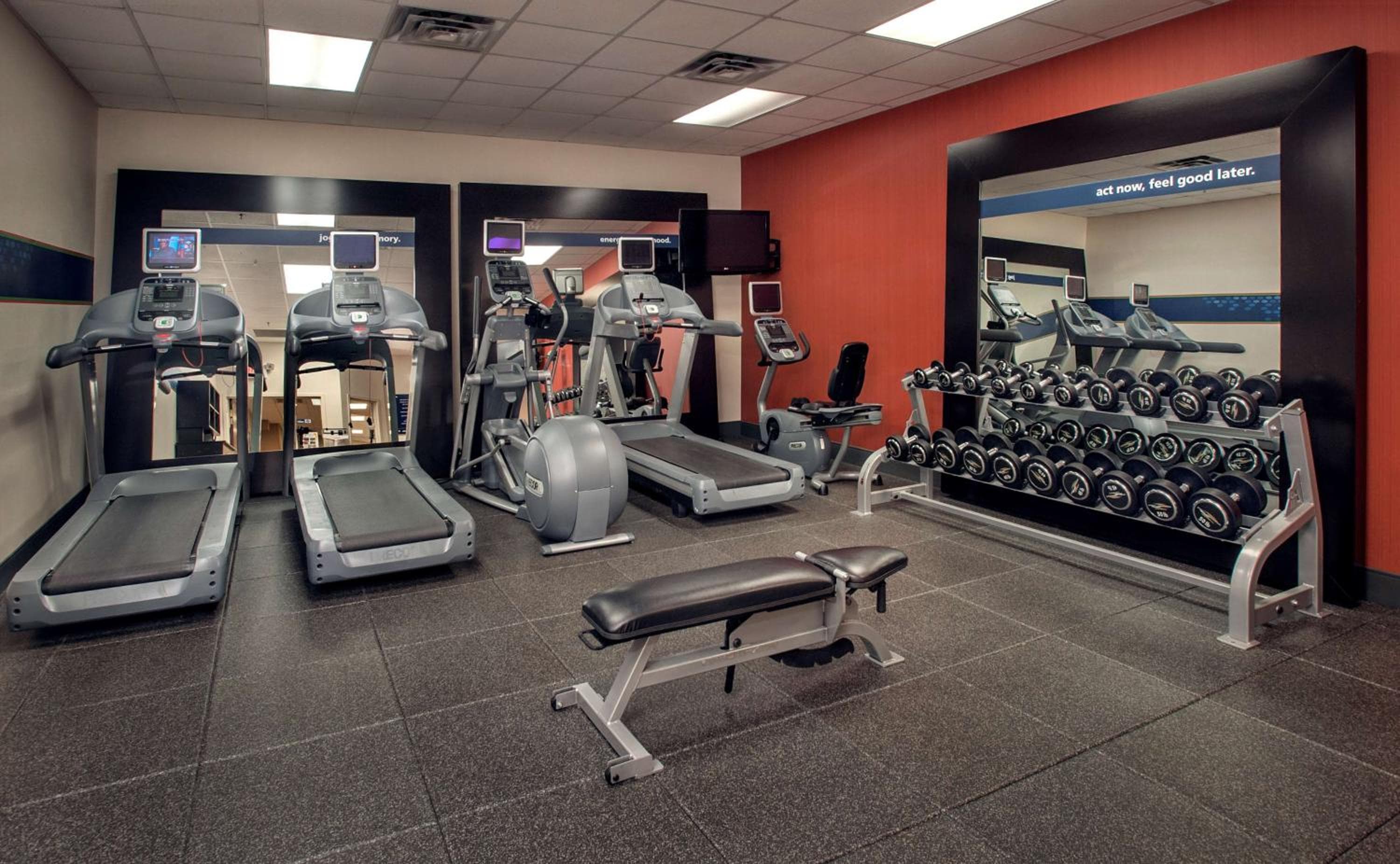 Hampton Inn & Suites Milwaukee Downtown