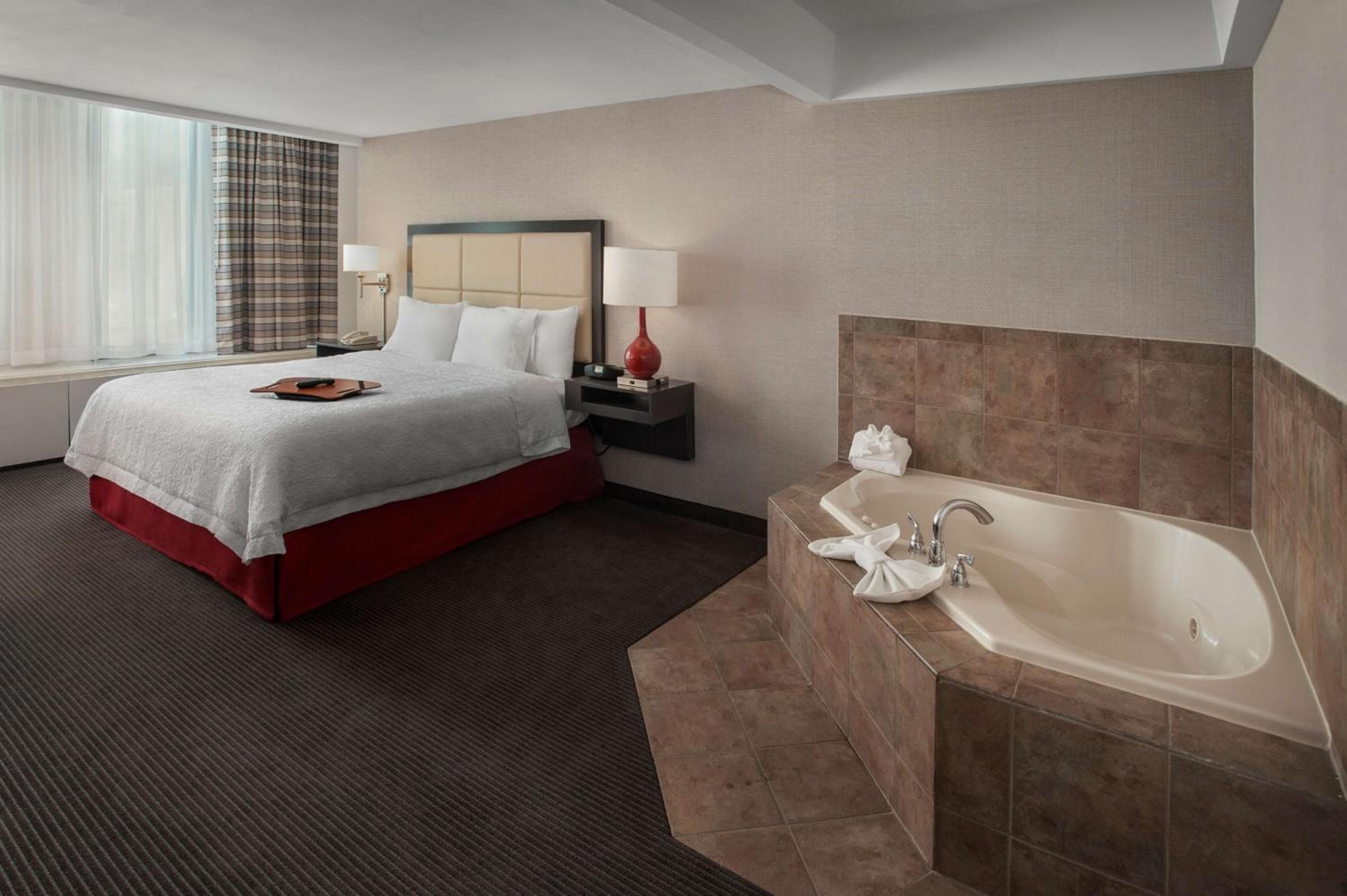 Hampton Inn & Suites Milwaukee Downtown