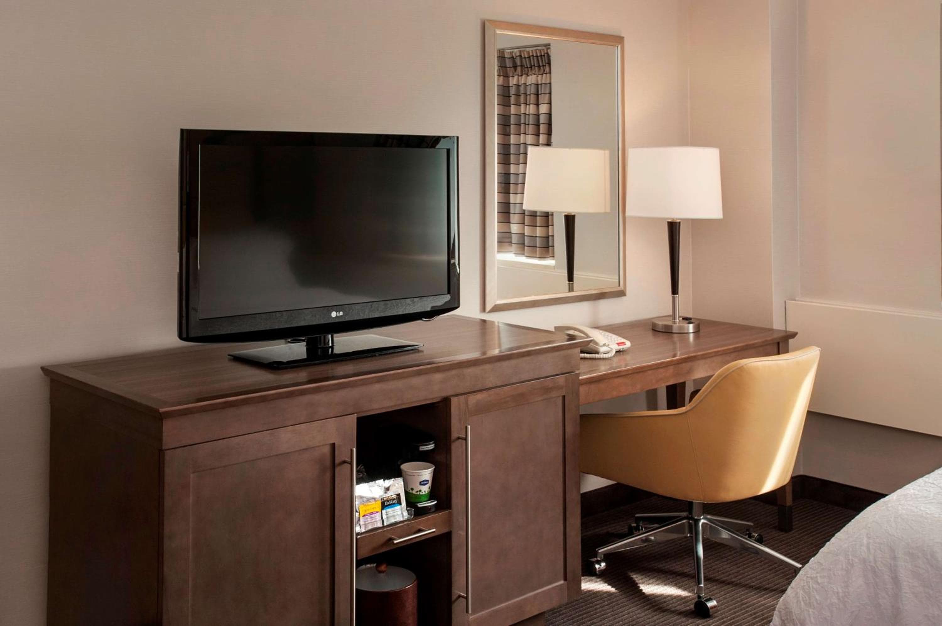 Hampton Inn & Suites Milwaukee Downtown