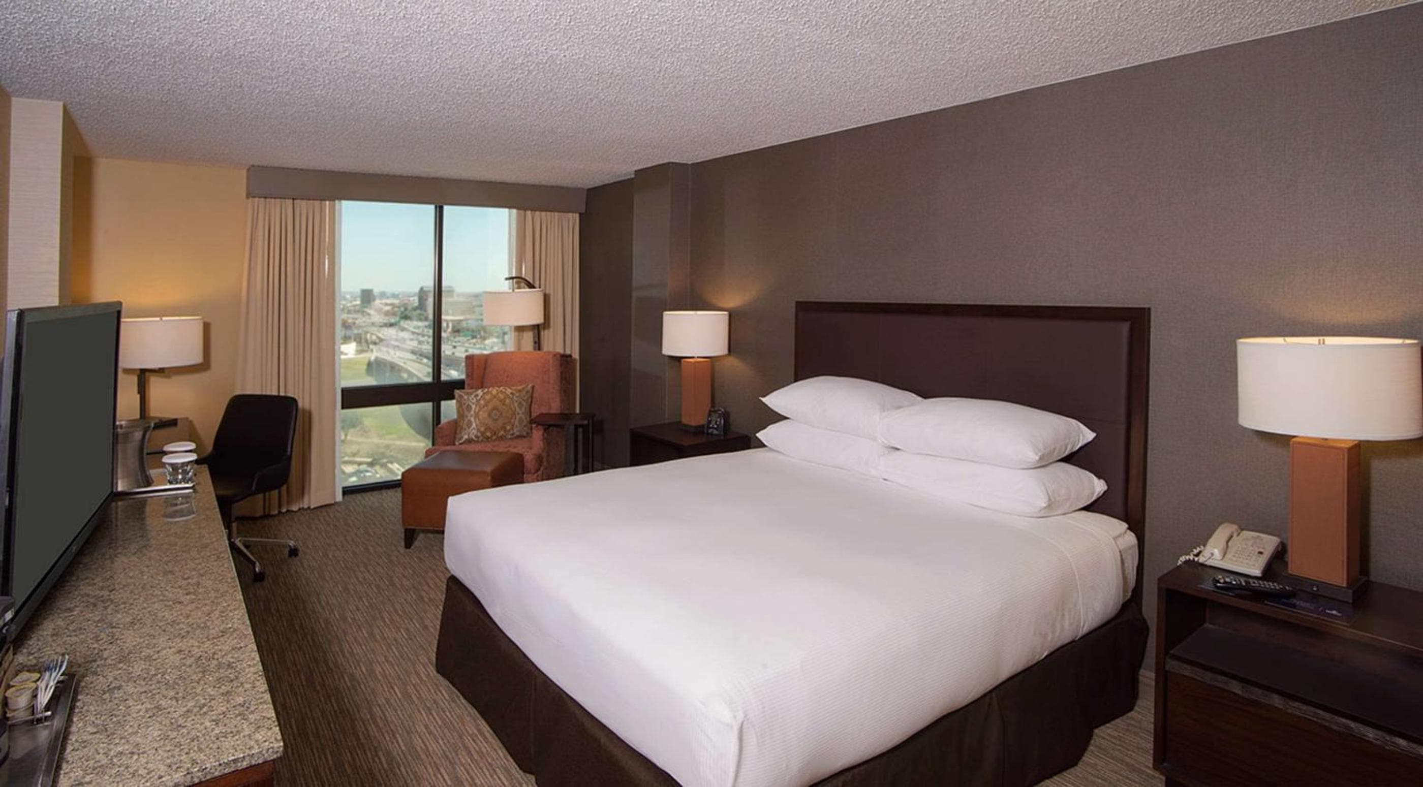 DoubleTree by Hilton San Antonio Airport
