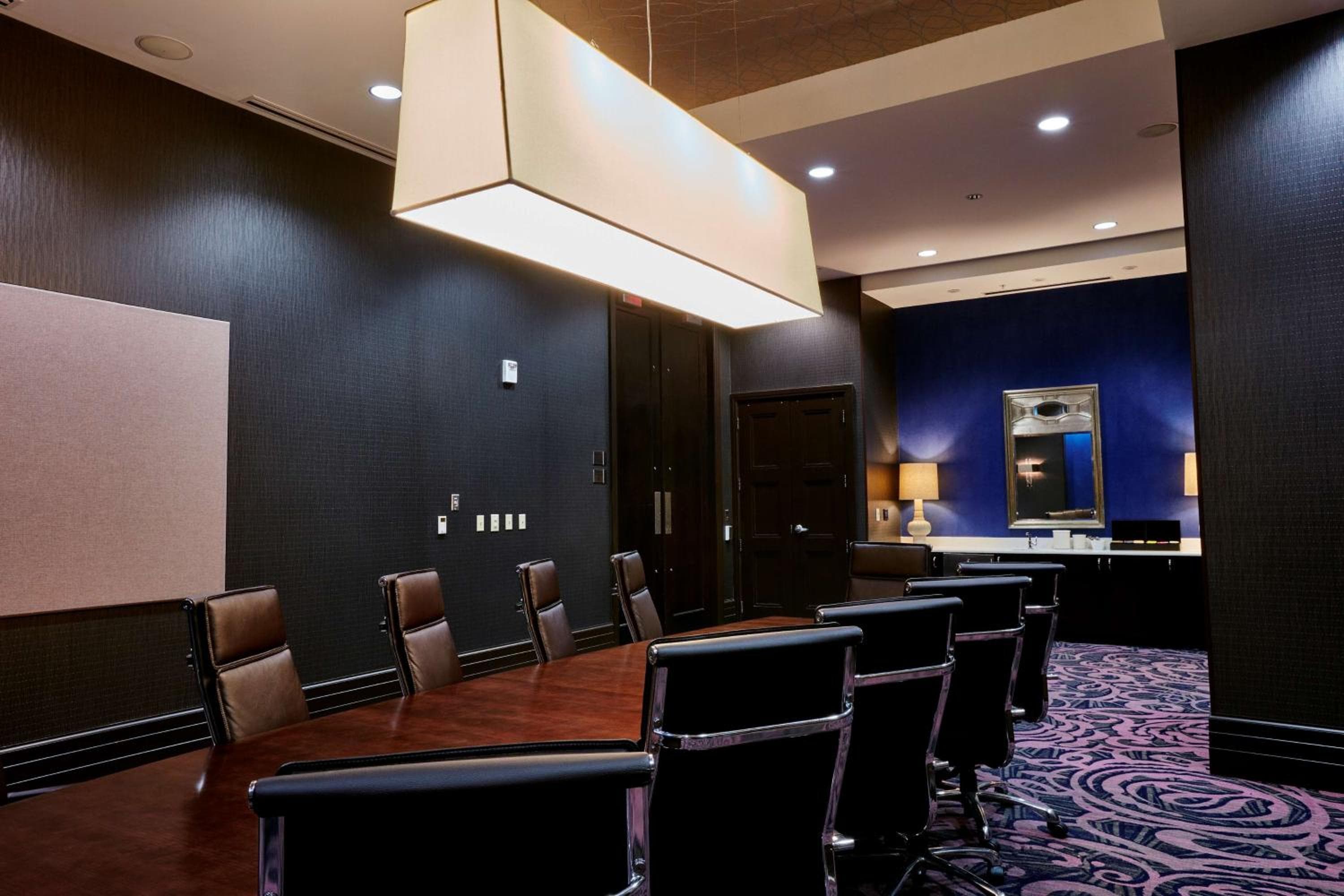 Embassy Suites Louisville Downtown