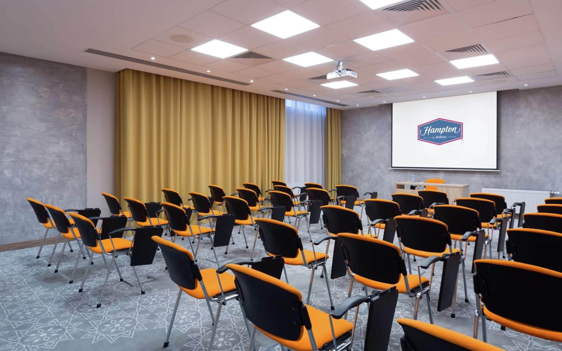 Hampton By Hilton Astana Triumphal Arch