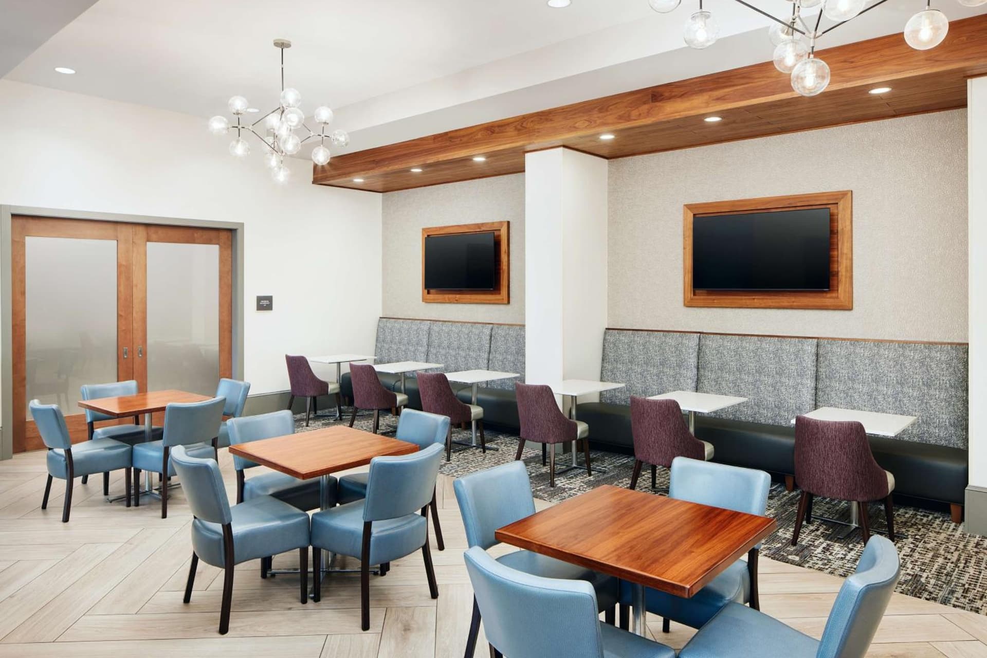 Embassy Suites By Hilton Atlanta Airport North