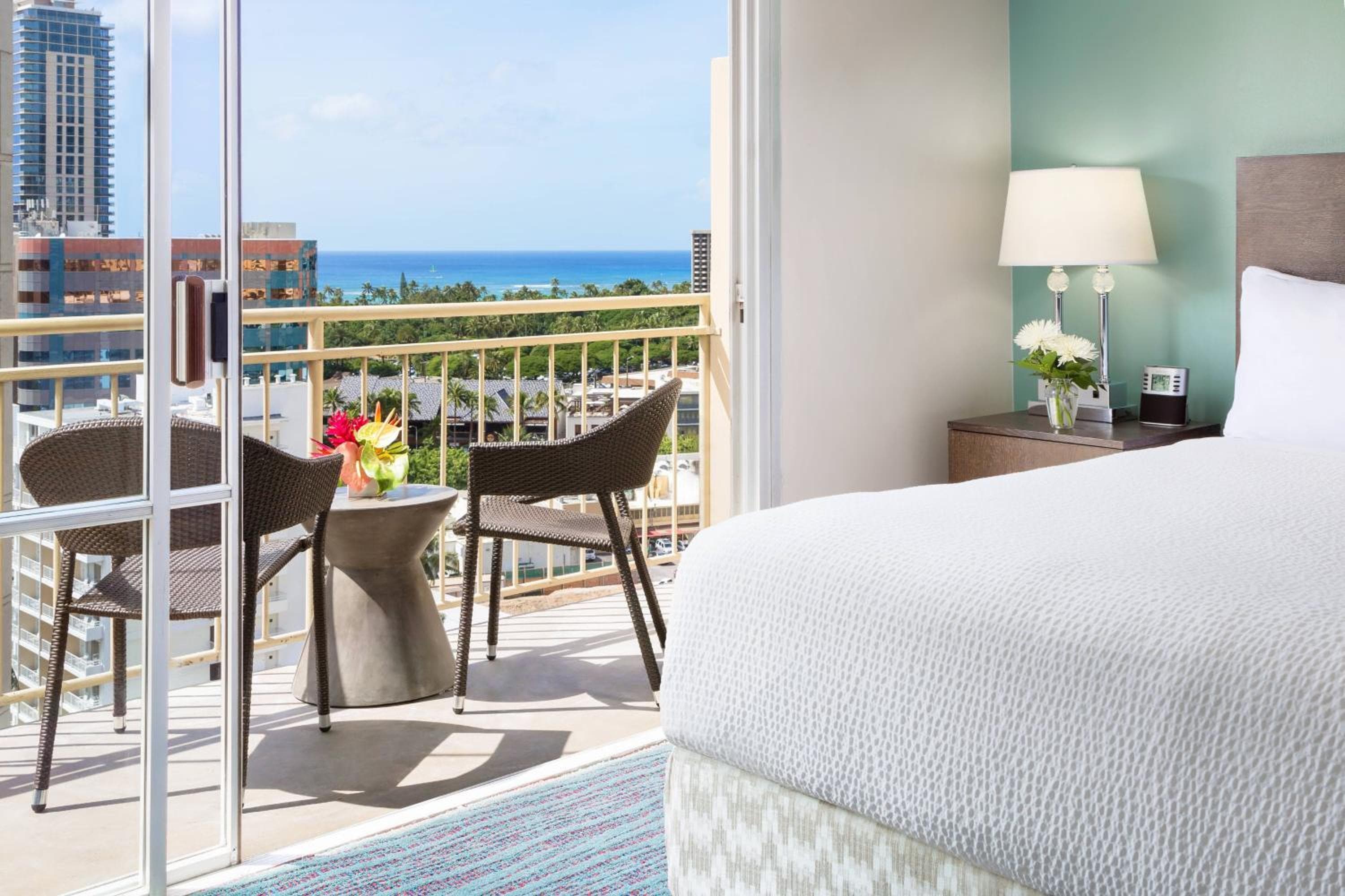Courtyard by Marriott Waikiki Beach