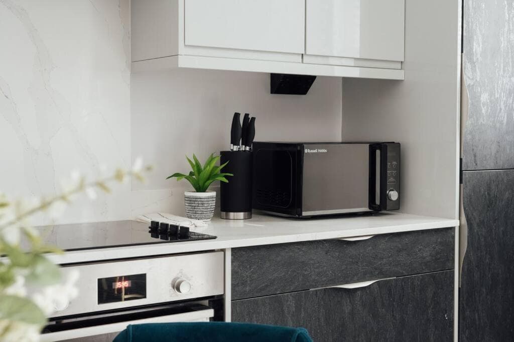 Modern 2Bed House - Walk to Station & High Street, Near Surrey Hills & Denbies Vineyard