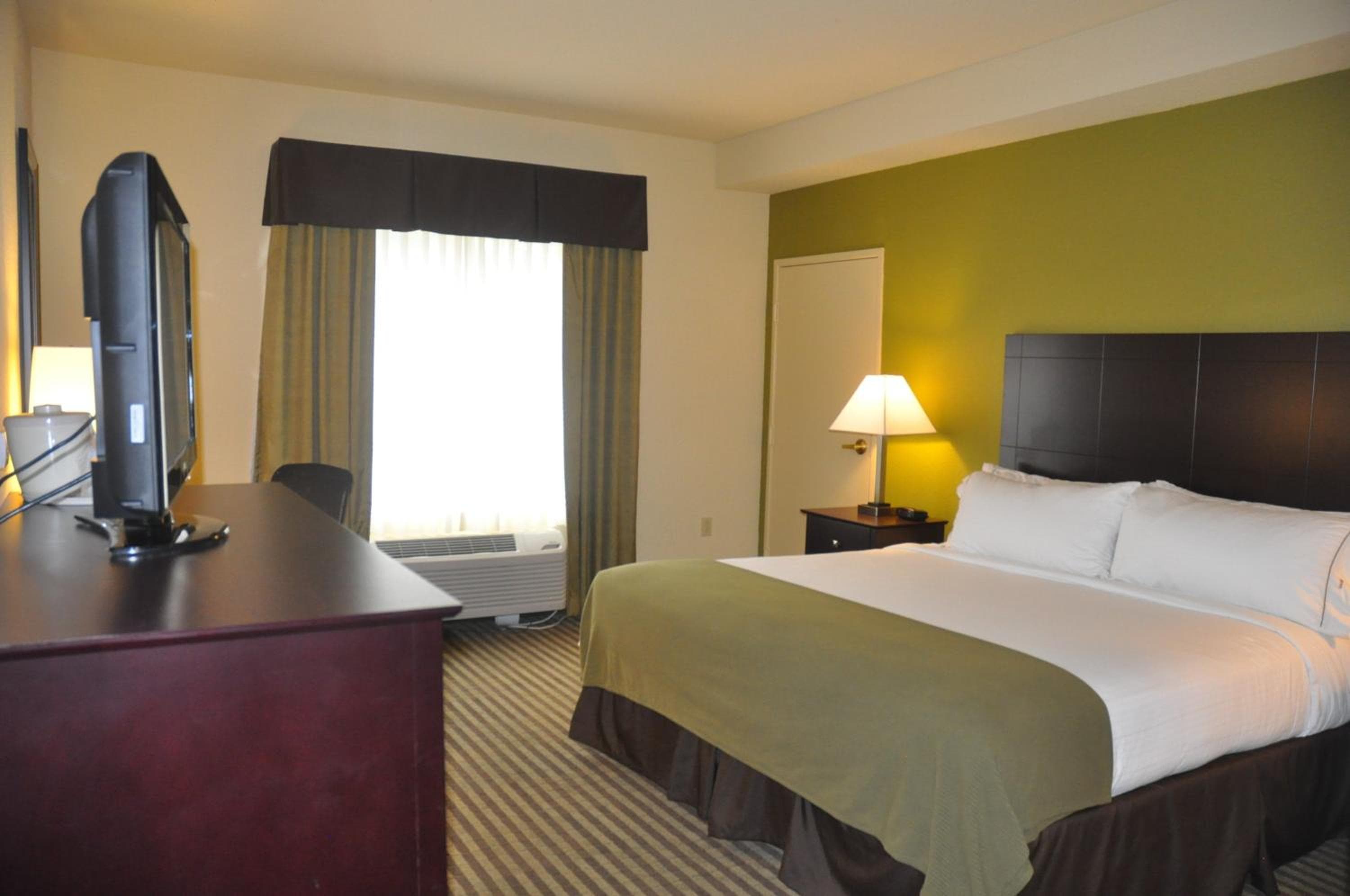 Holiday Inn Express & Suites Sarasota East by IHG