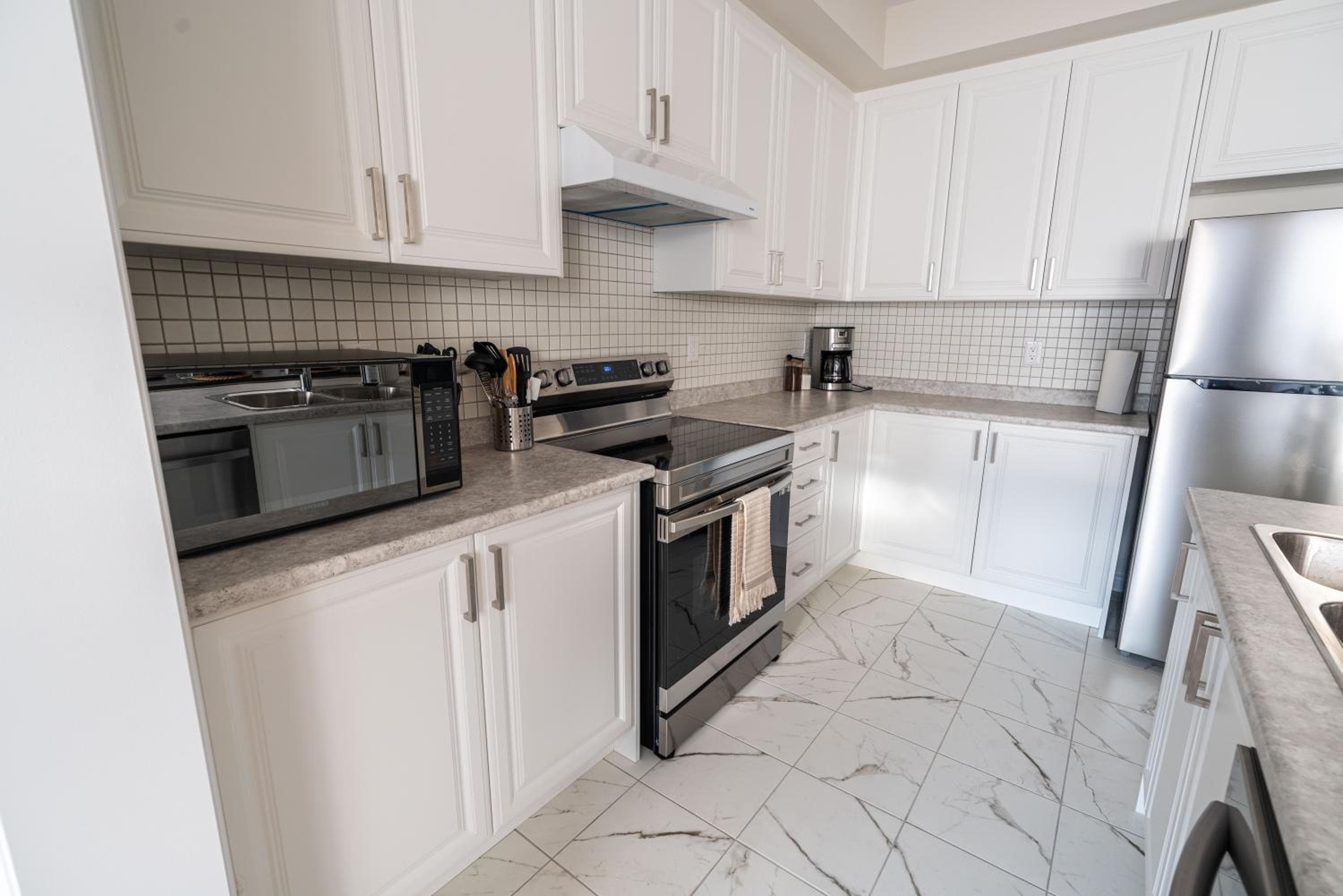 BRAND NEW home minutes from Niagara Falls.