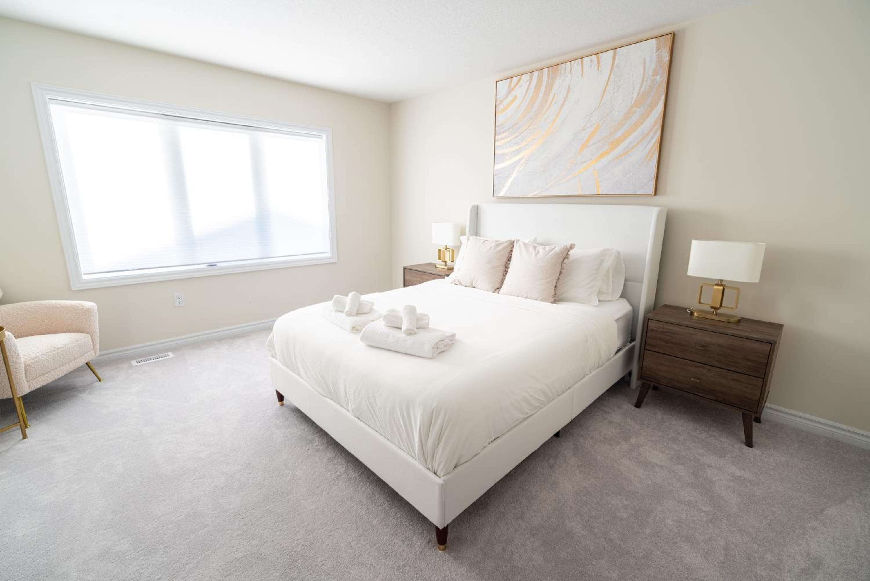 BRAND NEW home minutes from Niagara Falls.