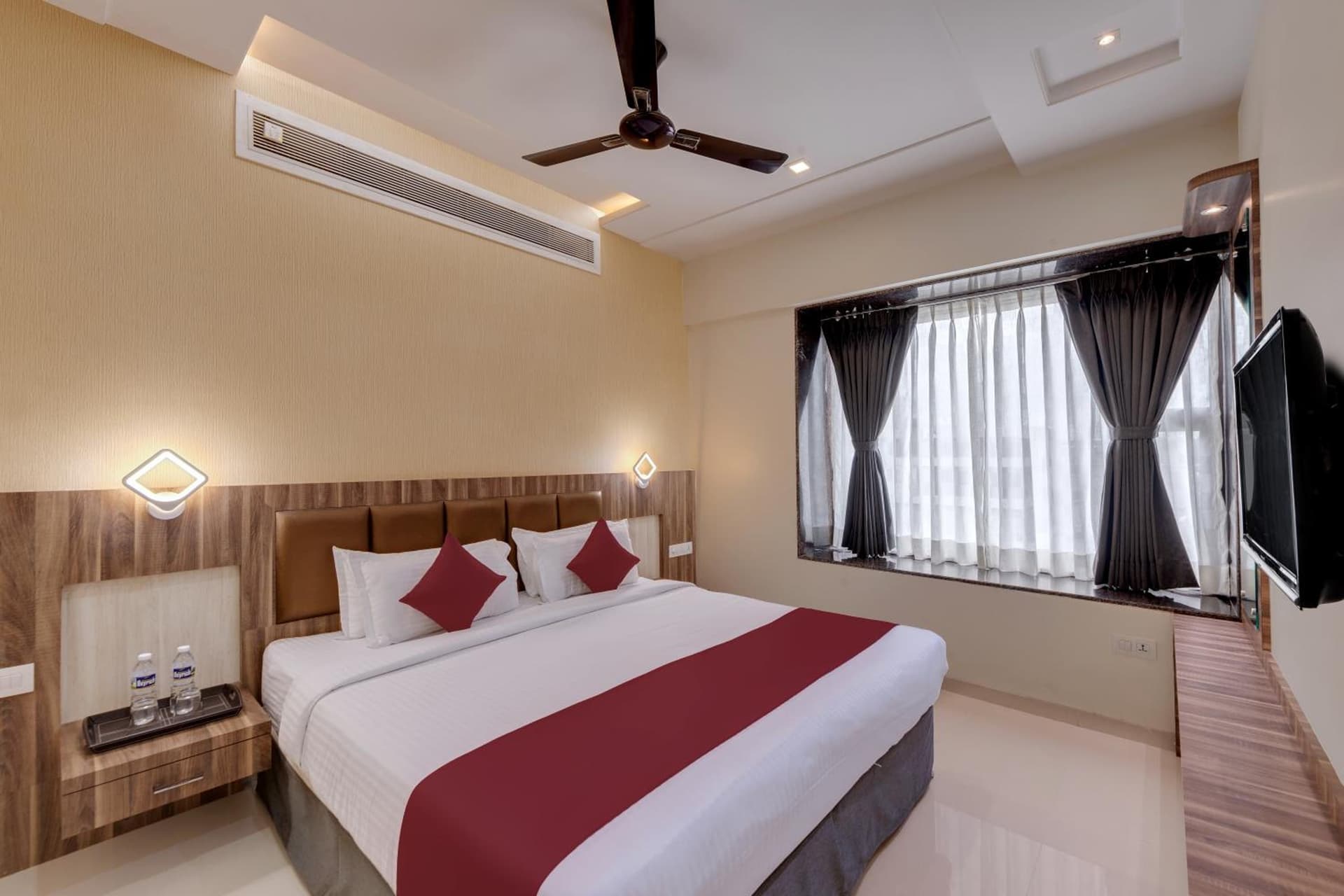 Click Hotel Sagar Plaza Chakan, Pune