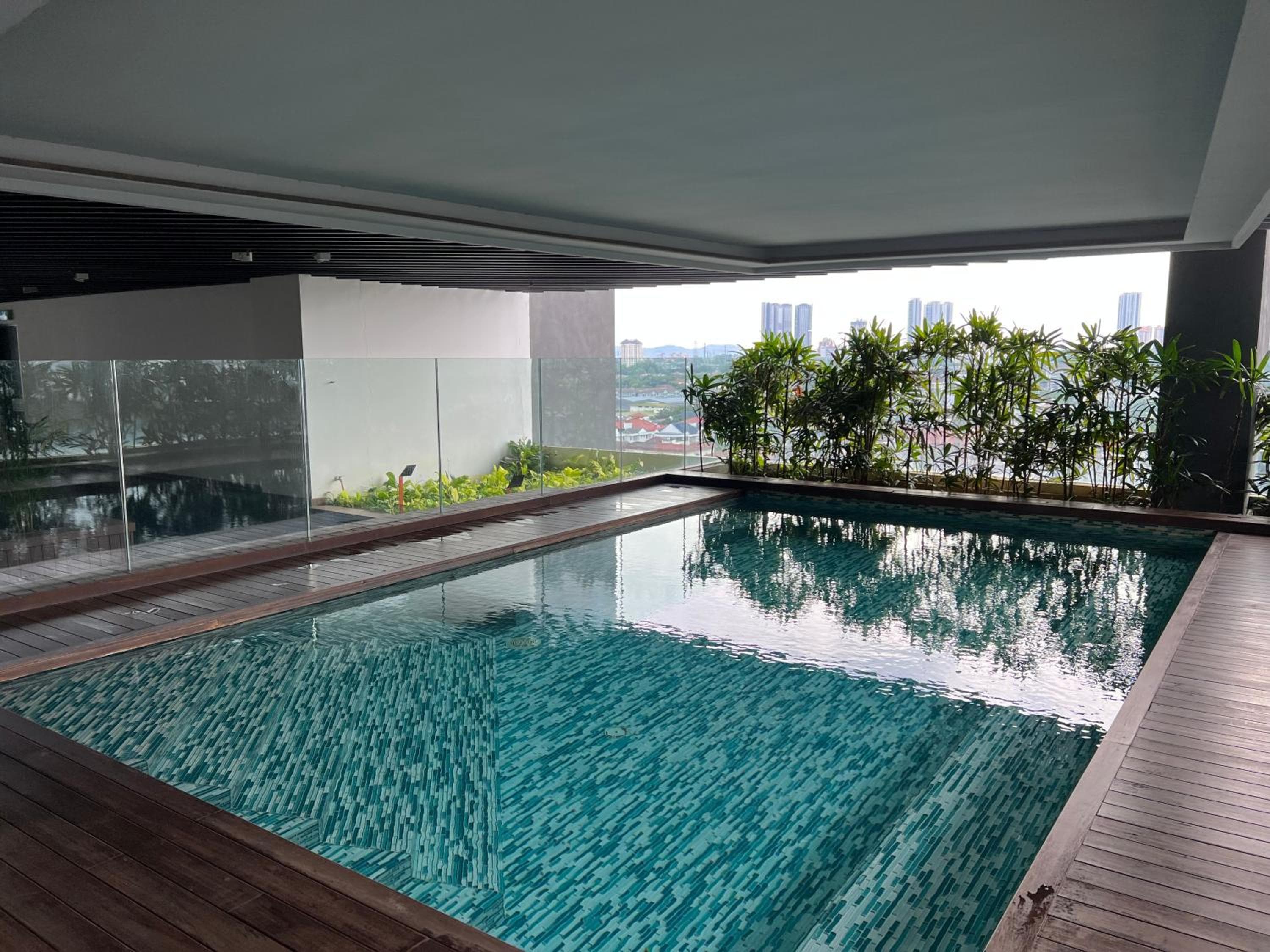 Luxury Stay With Workspace 1-6Pax 1U FreeParking High Speed WiFi
