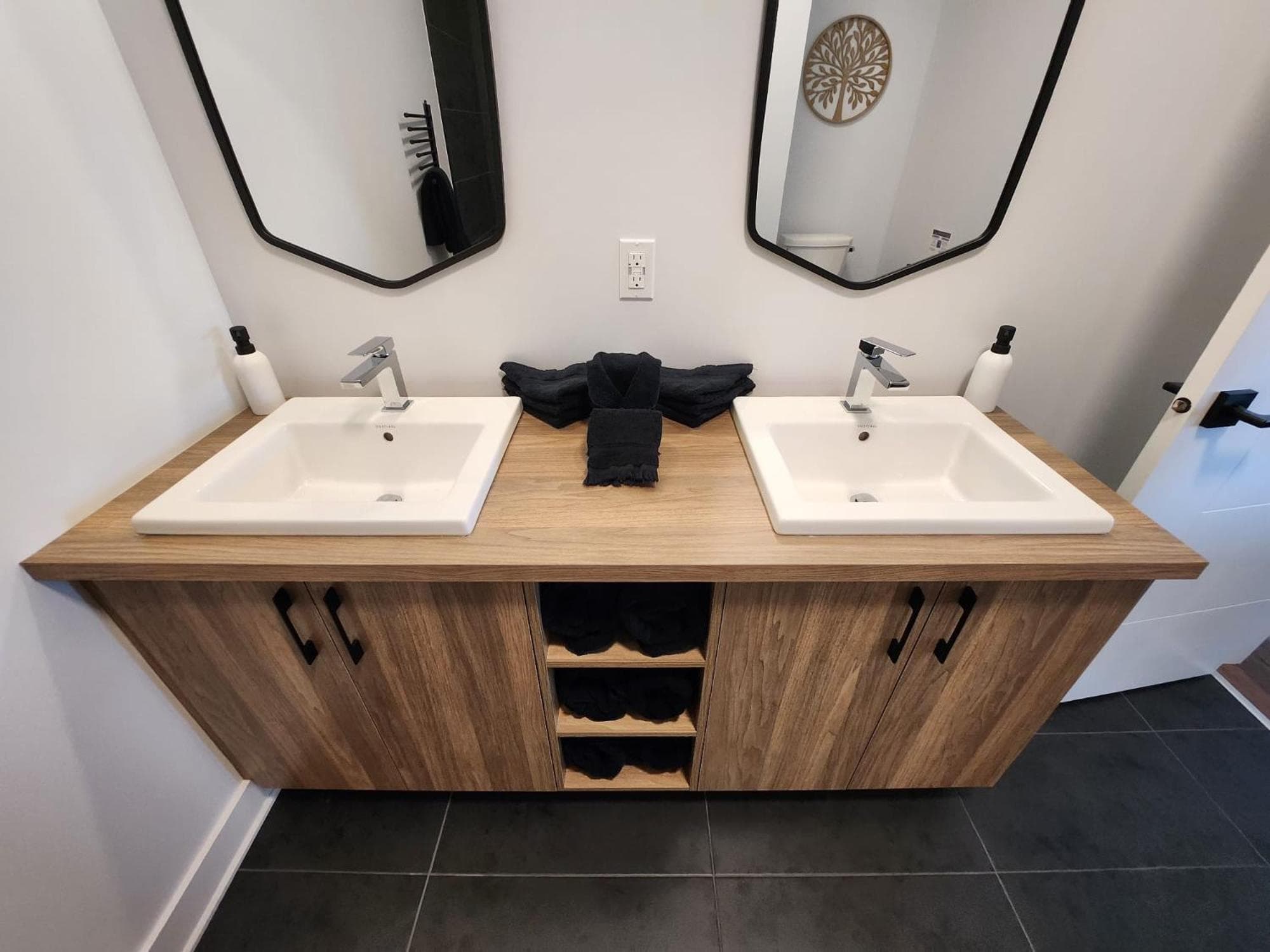 Bellaria Chalet with Private Hot Tub & Mont-Tremblant Escape