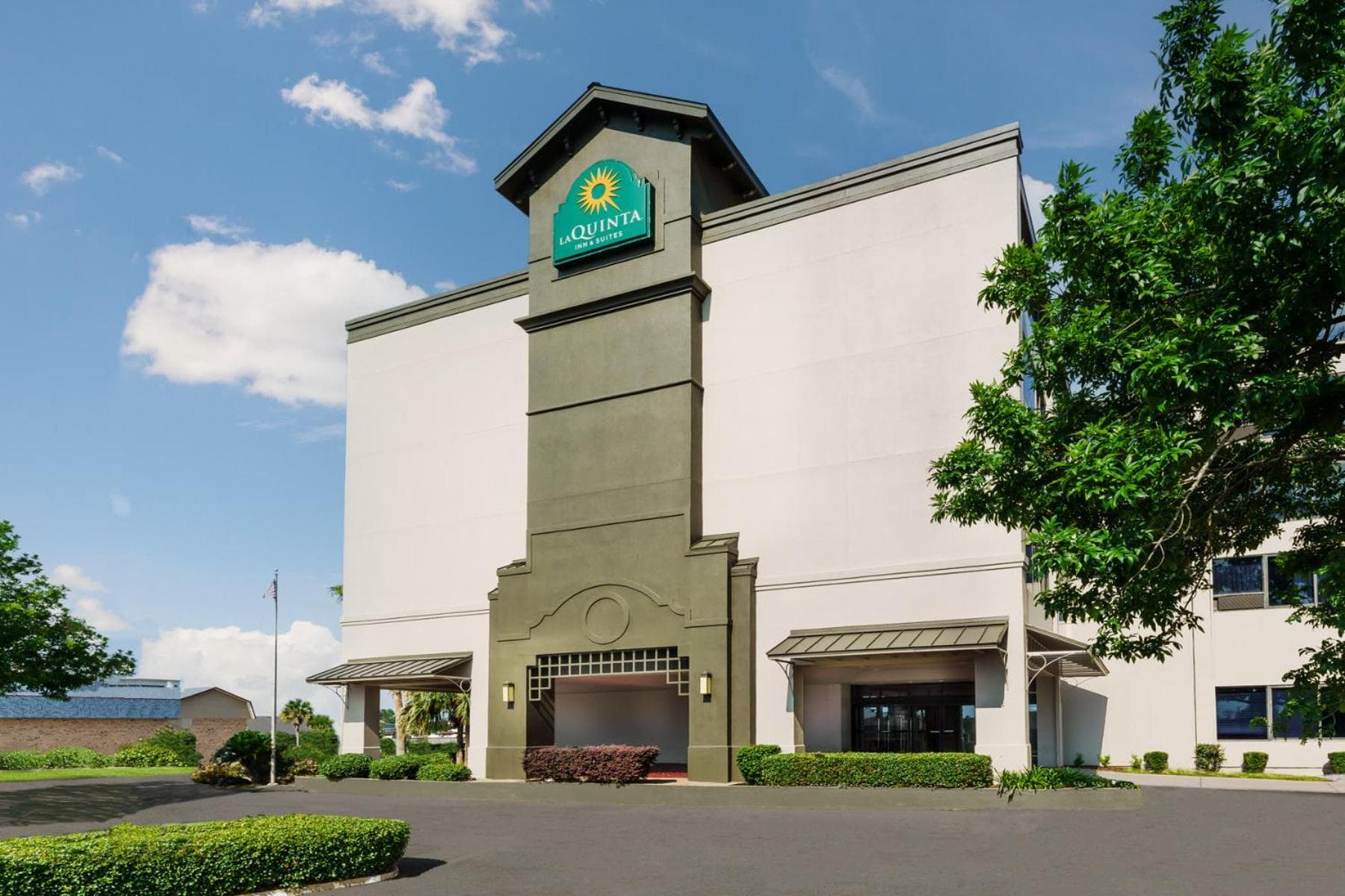 La Quinta Inn & Suites by Wyndham New Orleans Airport