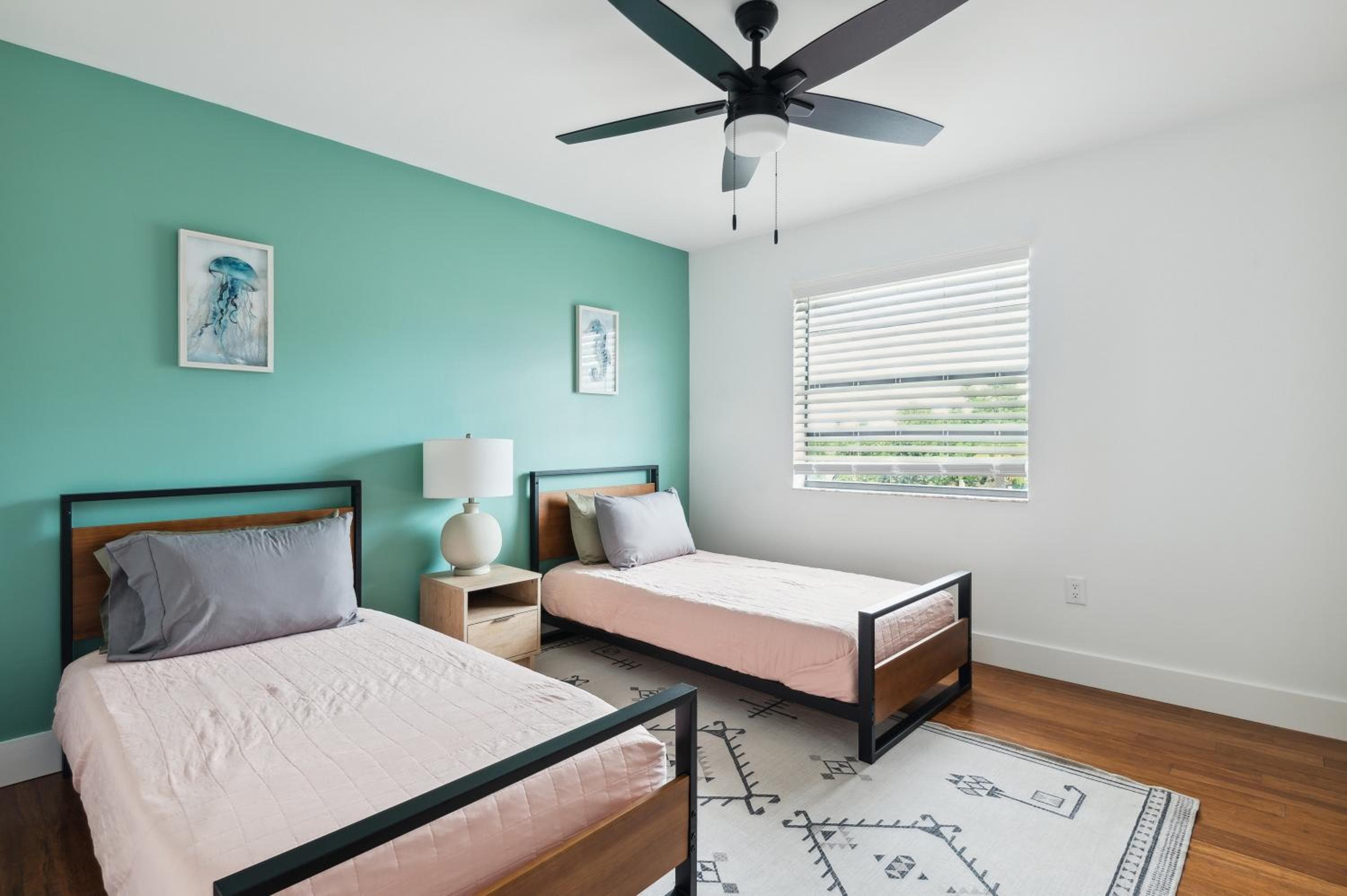 Amazing 2 Bedroom Townhouse near beach