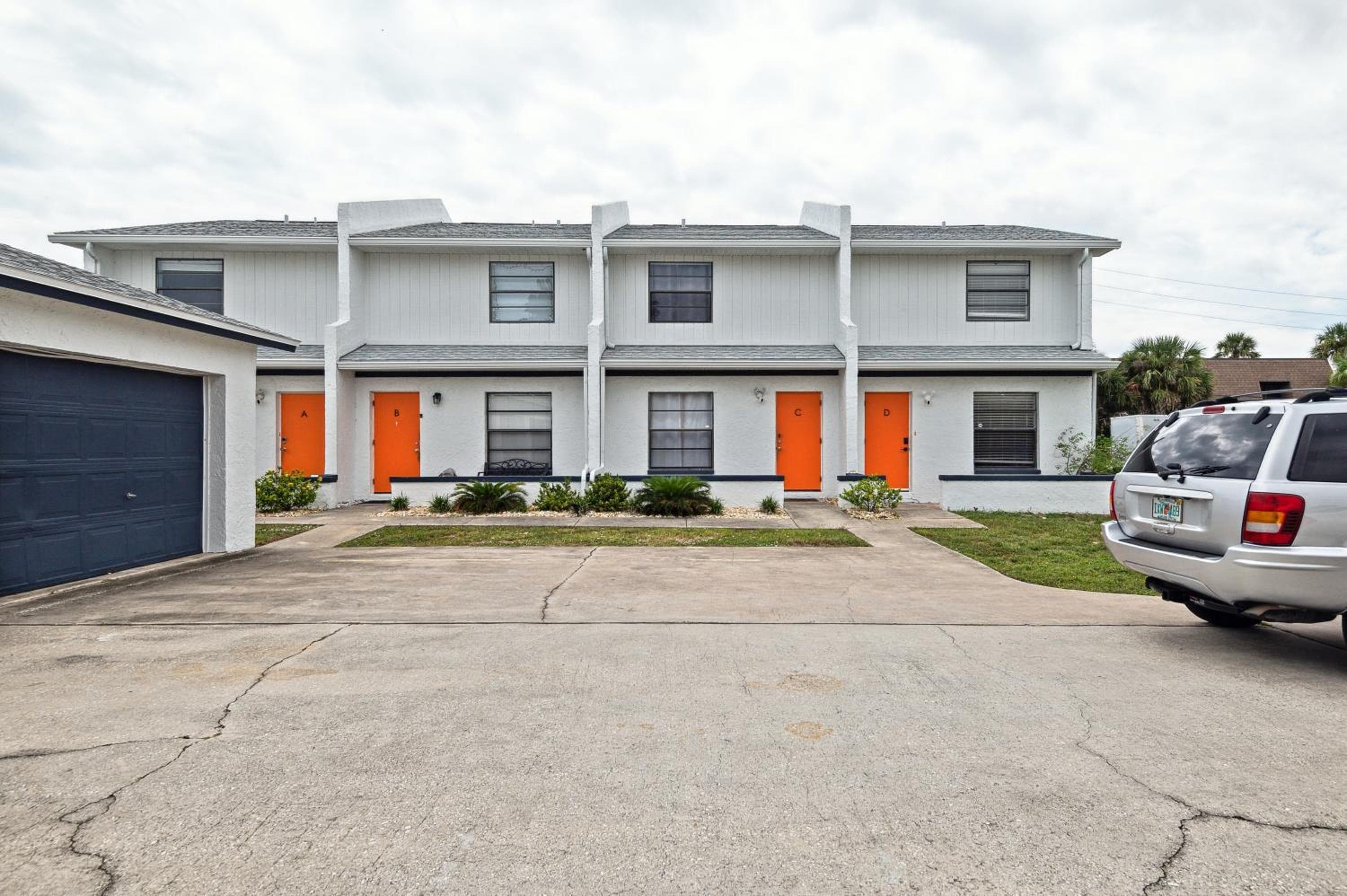 Amazing 2 Bedroom Townhouse near beach