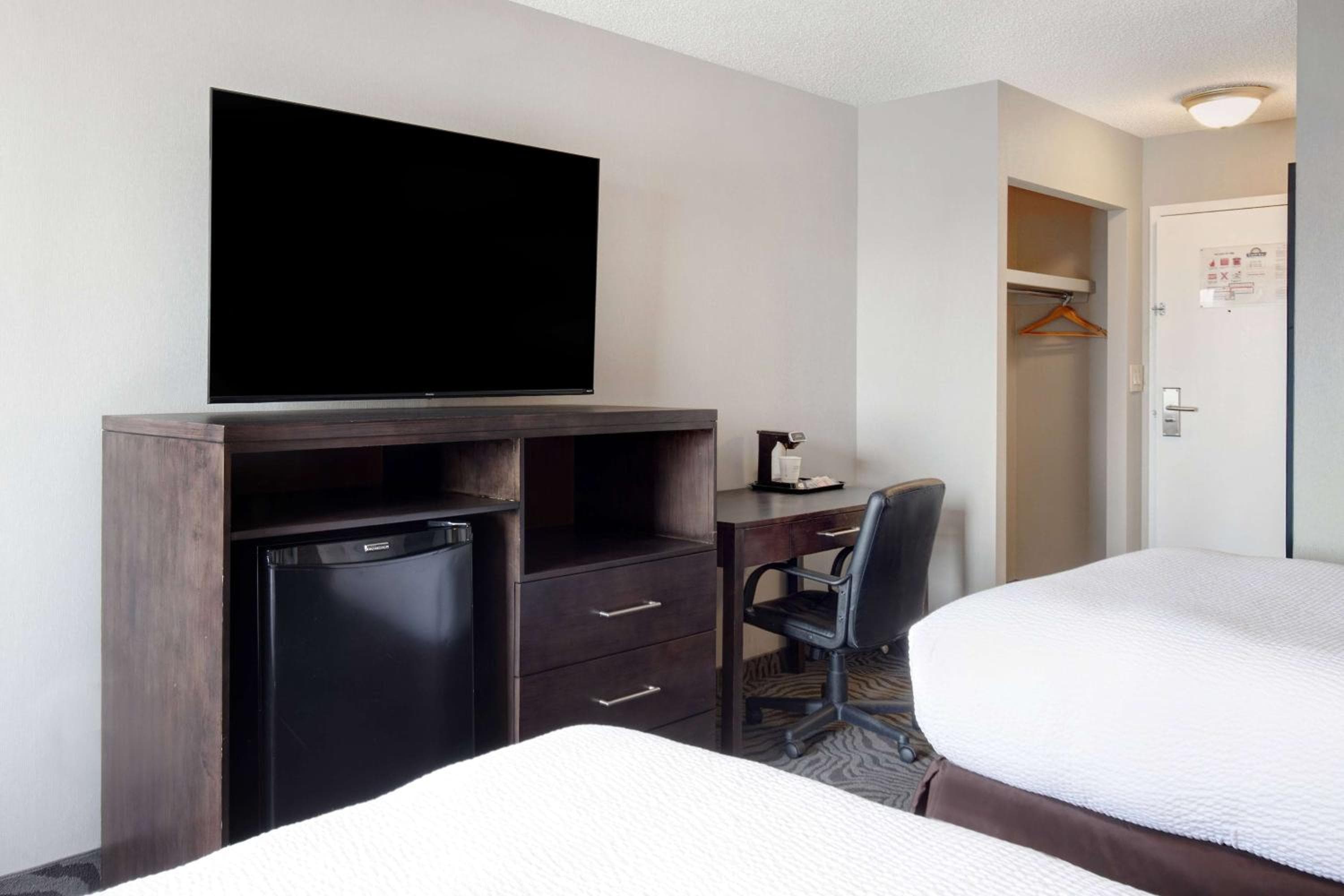 Days Inn by Wyndham Calgary South