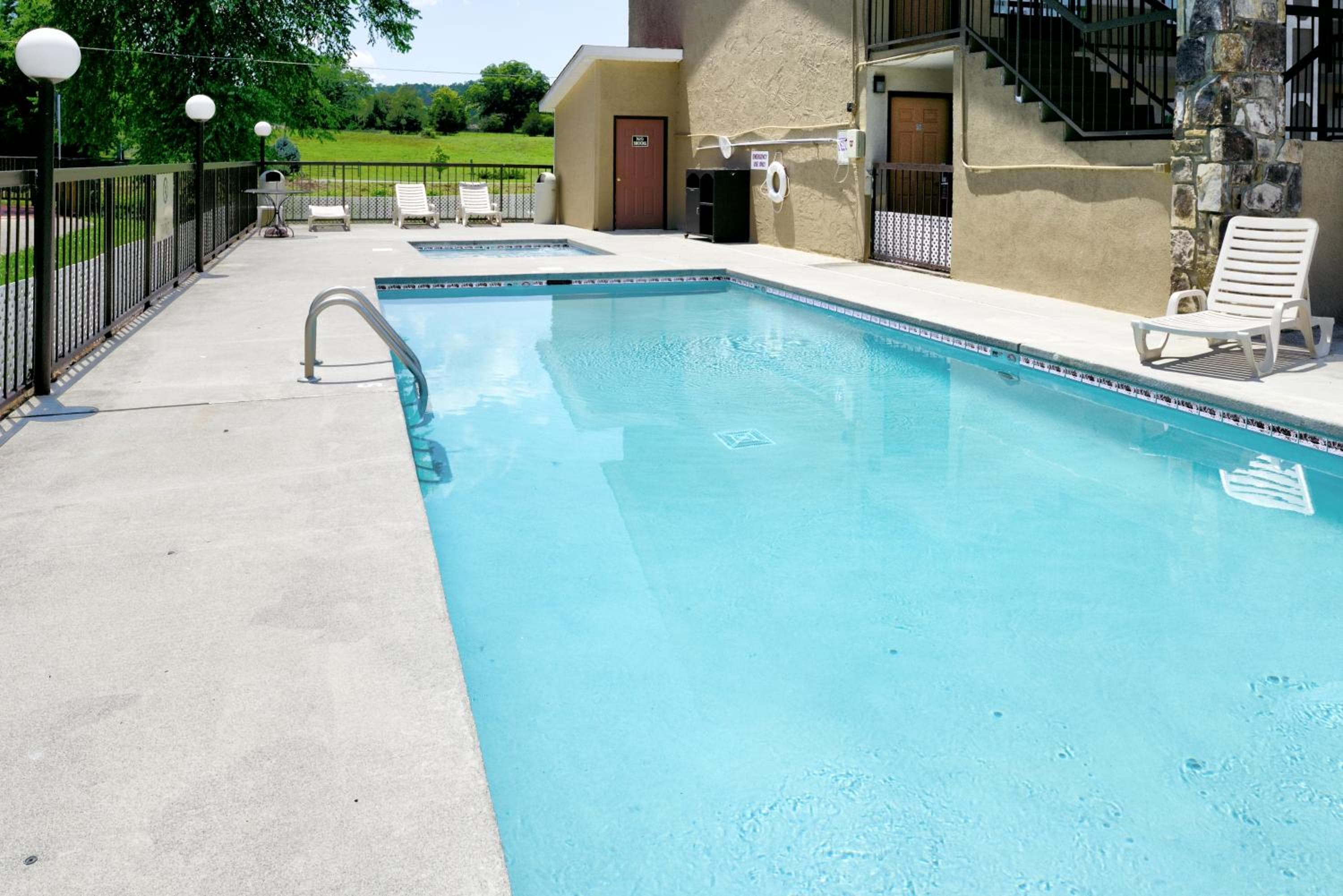 Econo Lodge Sevierville-Pigeon Forge on the River