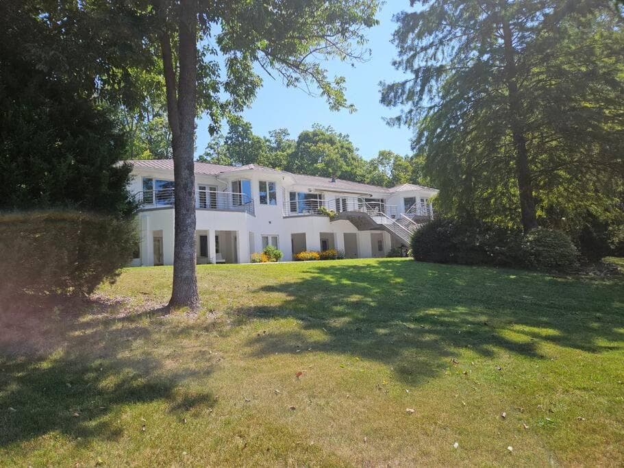 Greensboro Lakefront House -K Idol House