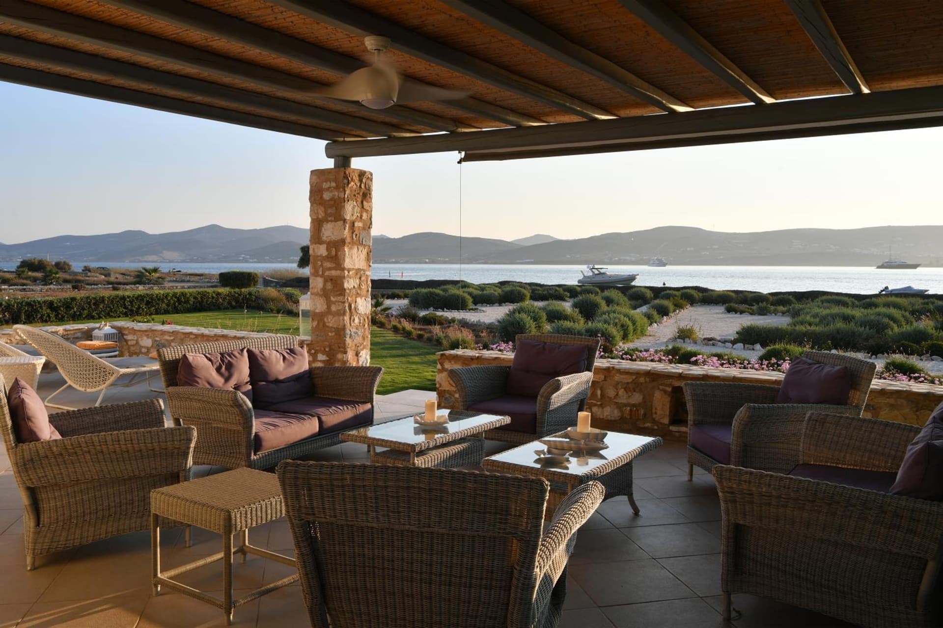 Sunray Pounta Paros Beachfront Villa near Kitesurf