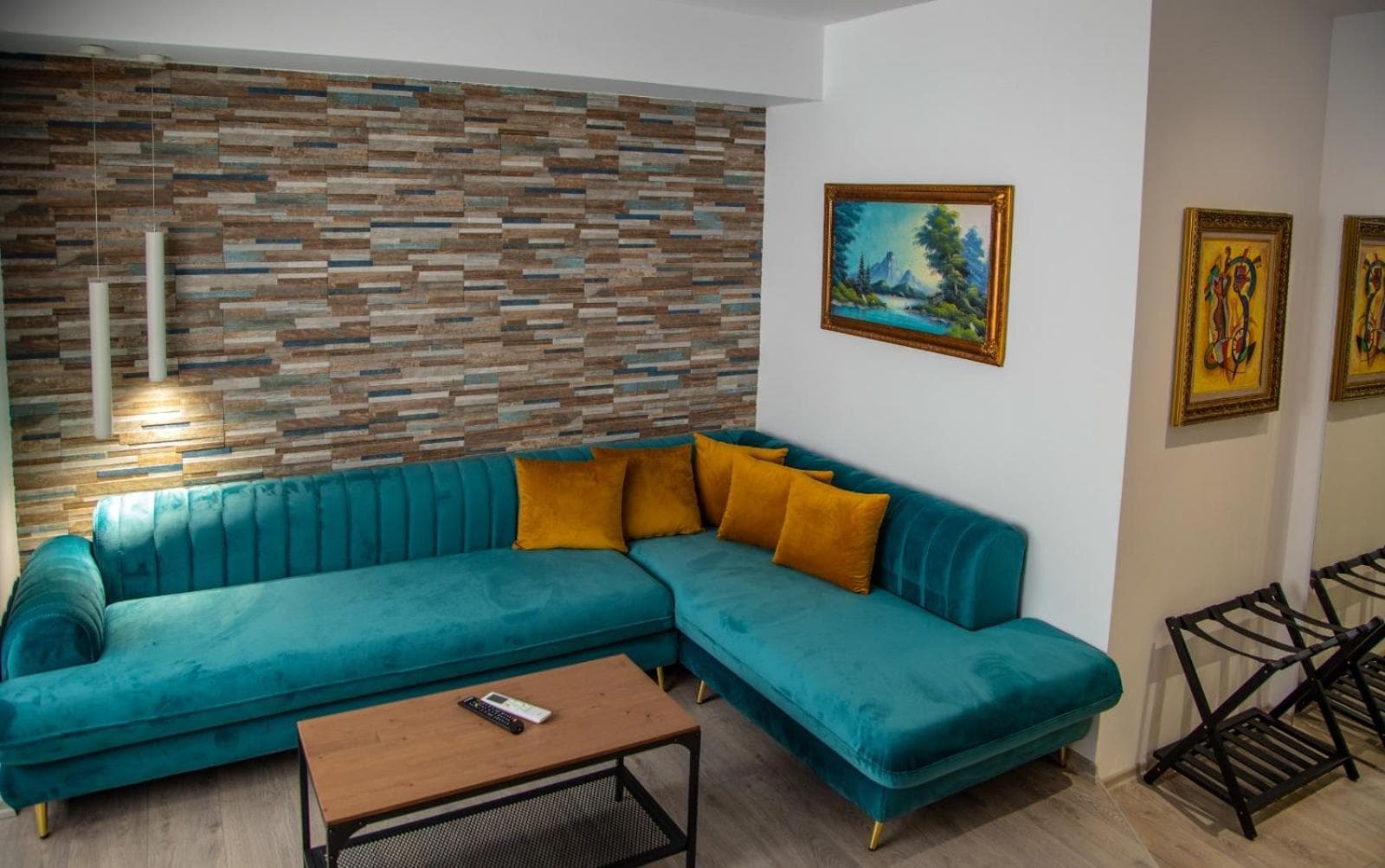 Lucas Central Premium Studios