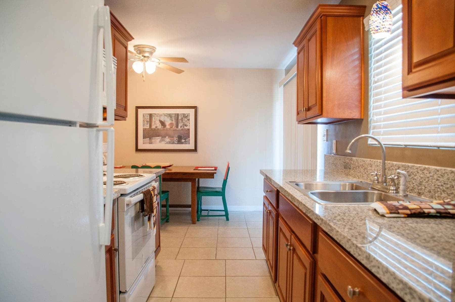 Longer Stays for Travelers- Apt Blocks from Hospital, Downtown